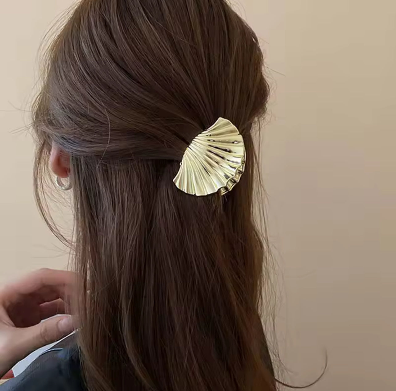 Trendy Shell Simple Metal Style Shell Hair Clip for Women Girl Small Shell Hair Claws Unique Jewelry Ponytail Hair Tie Hair Accessories