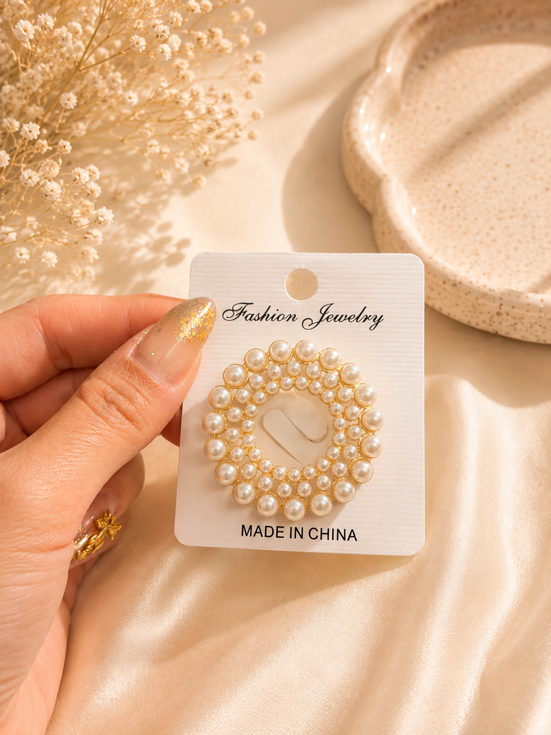 Elegant Pearl Circle Brooch Pin – Gold Tone Classic Pearl Wreath Brooch for Dresses, Blazers & Scarves