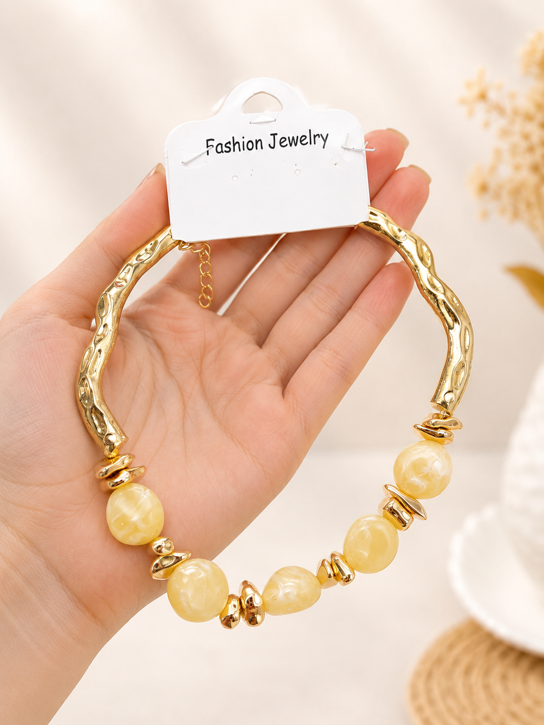 Elegant Gold Statement Necklace with Marble Beads – Cream & Gold