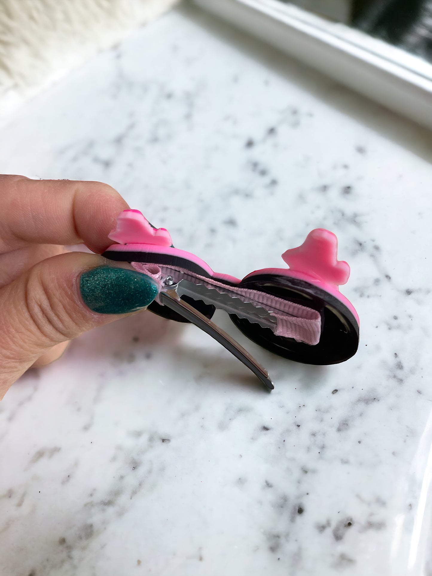 2PCs Barbie sunglasses Hair clip & Mini Hair Claw Advertise