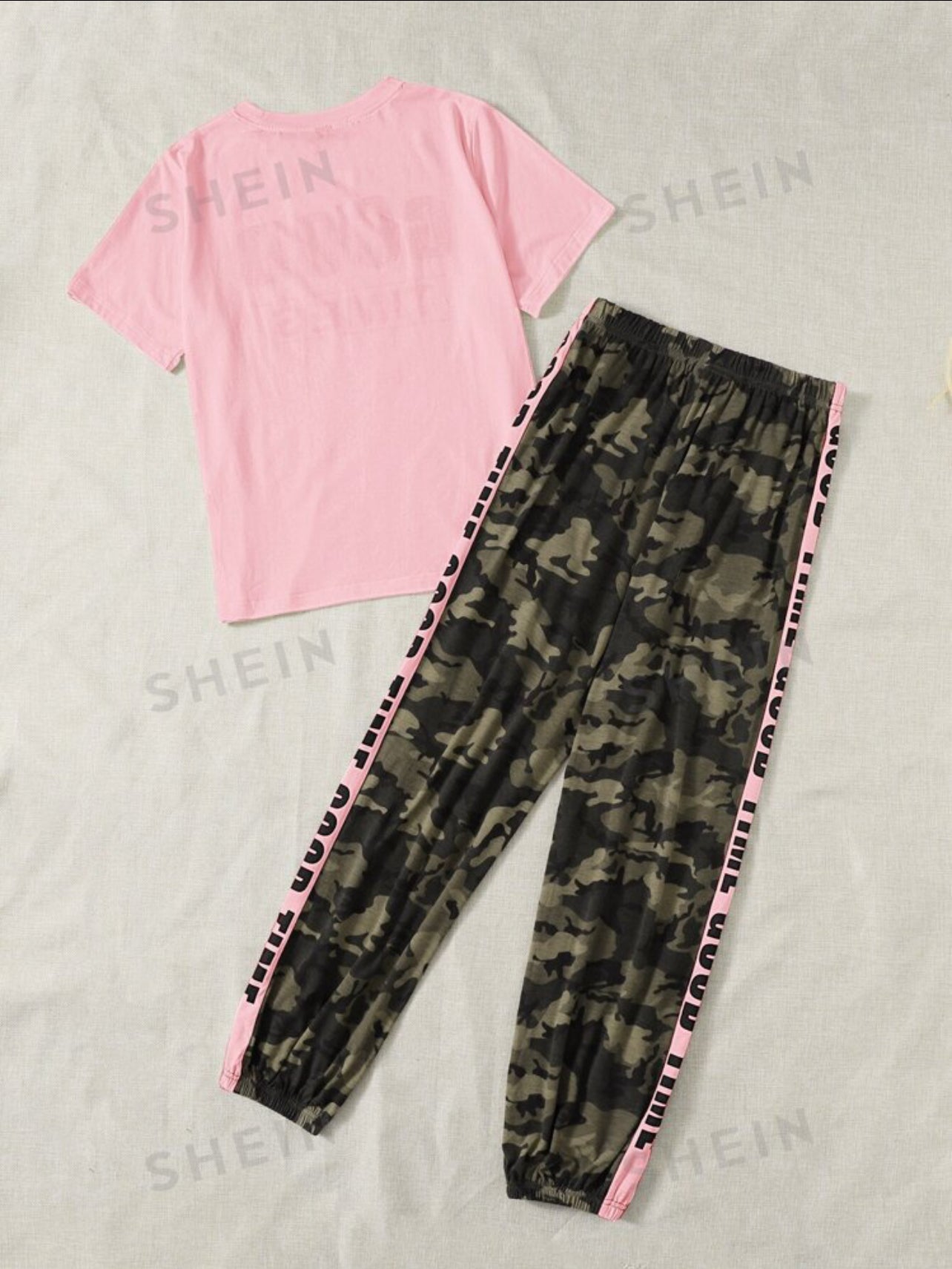 SHEIN Mulvari Letter Graphic Tee & Contrast Sideseam Camo Sweatpants Set - XL