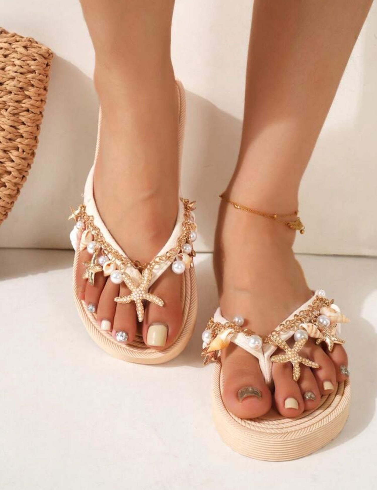 SHEIN Handmade Natural Shell And Starfish Rhinestone Decorated Strap, Straw Design Flat-Soled Fashionable Casual Beach Sandals, Suitable For Summer Beaches, Vacations, CN41