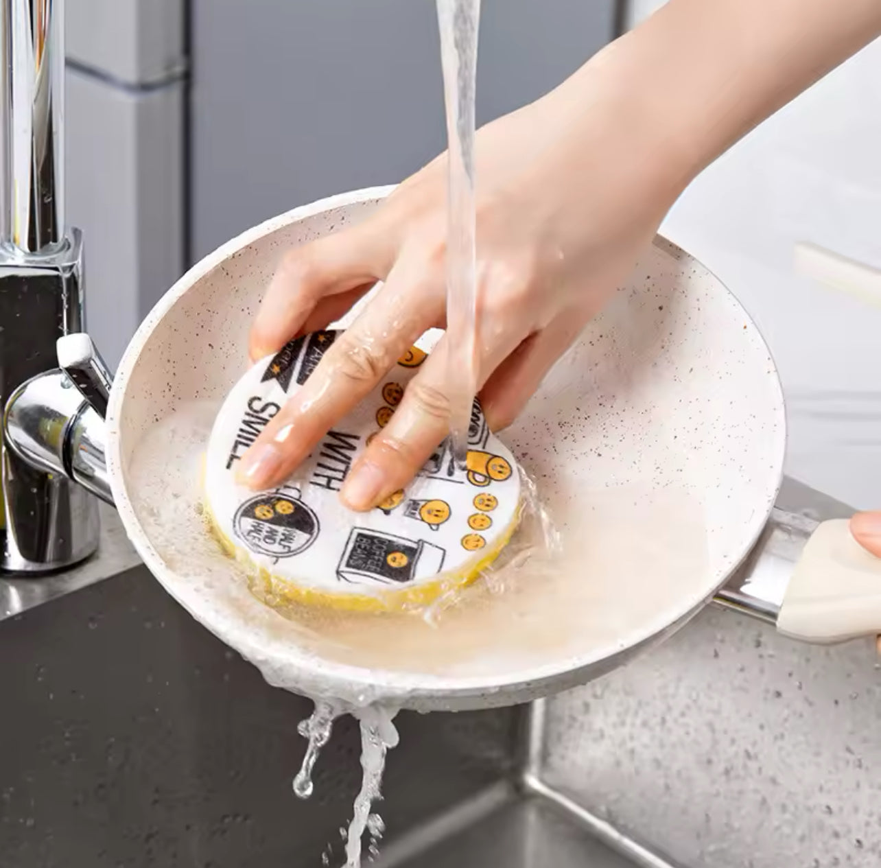 Cartoon Smiley Face Sponge Eraser Thickened Scouring Pad for Kitchen Effective Cleaning of Dishwashing Wipes Wipe Sponges