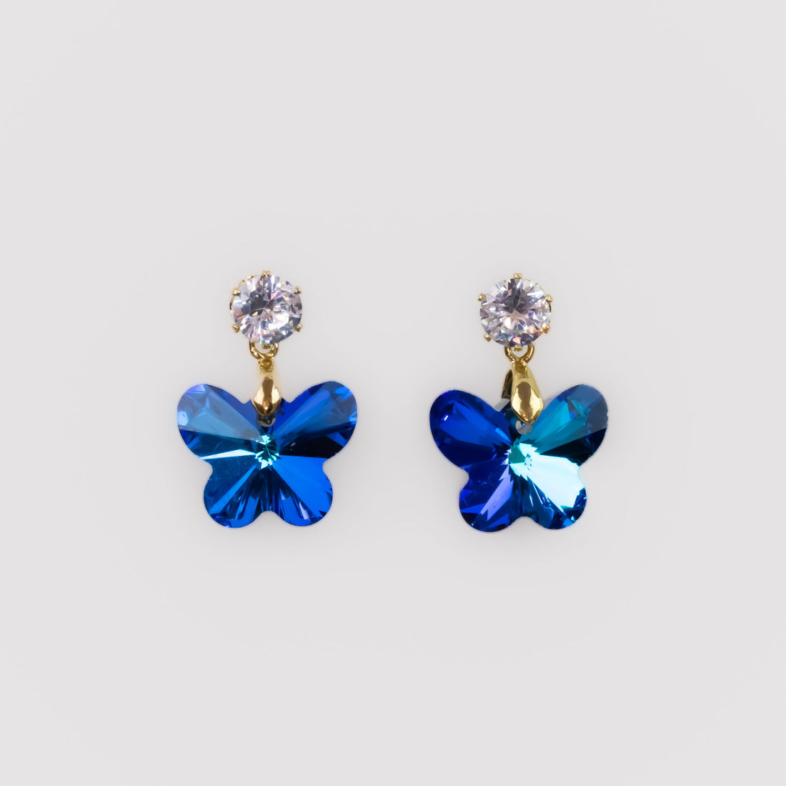 Butterfly-shaped earrings with shiny stone