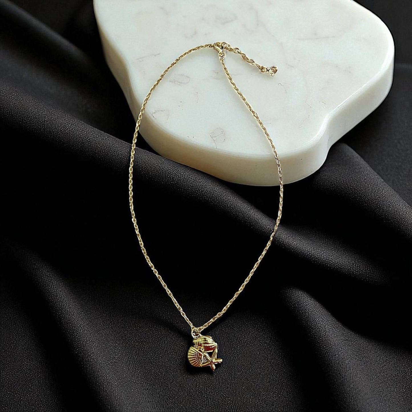 Ocean Series Golden Choker Stainless Steel Pendant Necklace for Women Shell Starfish Pendants Women's Chunky Jewelry Accessories
