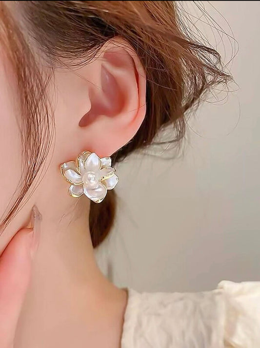 1pair Exquisite Faux Pearl Decor Flower Design Stud Earrings For Women For Wedding