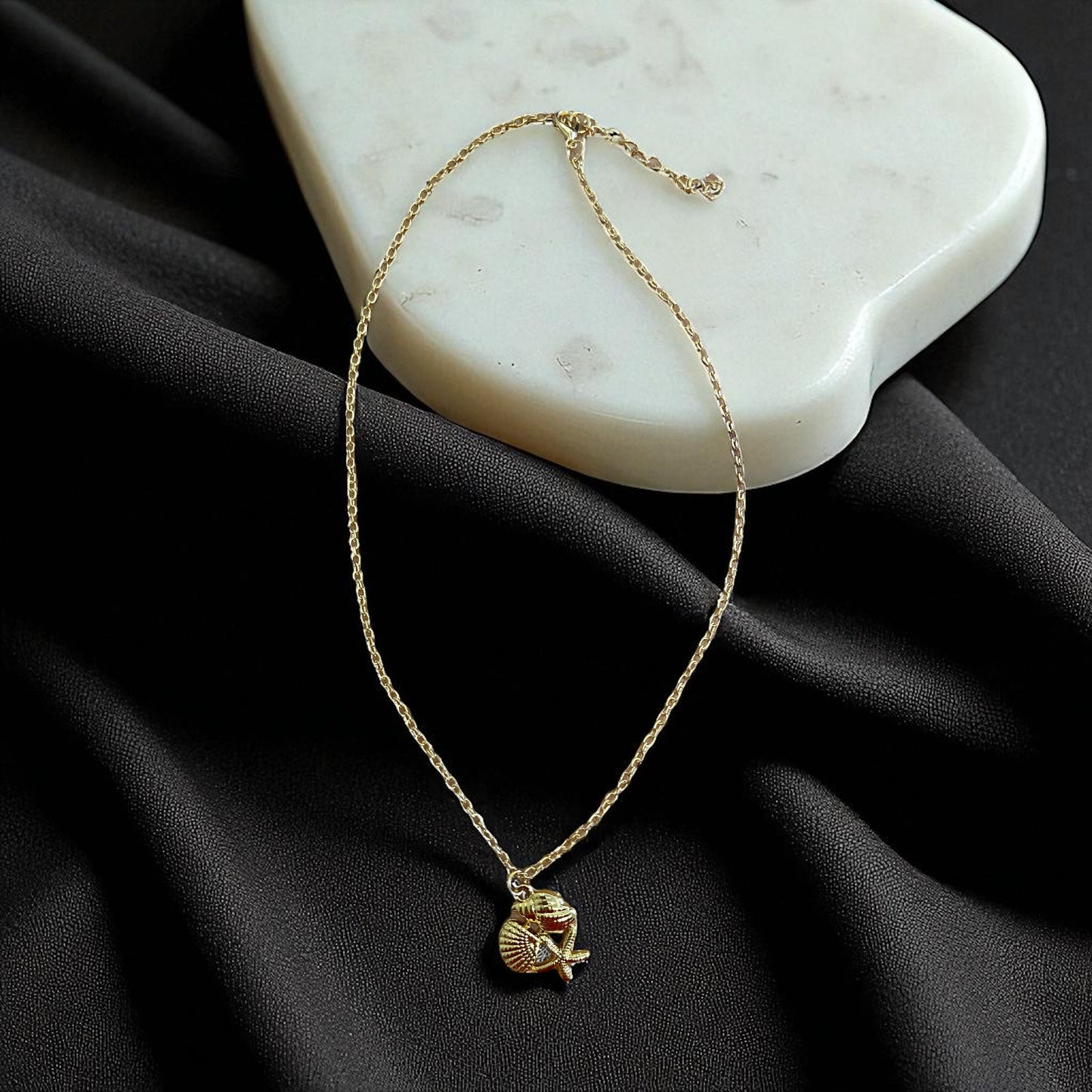 Ocean Series Golden Choker Stainless Steel Pendant Necklace for Women Shell Starfish Pendants Women's Chunky Jewelry Accessories