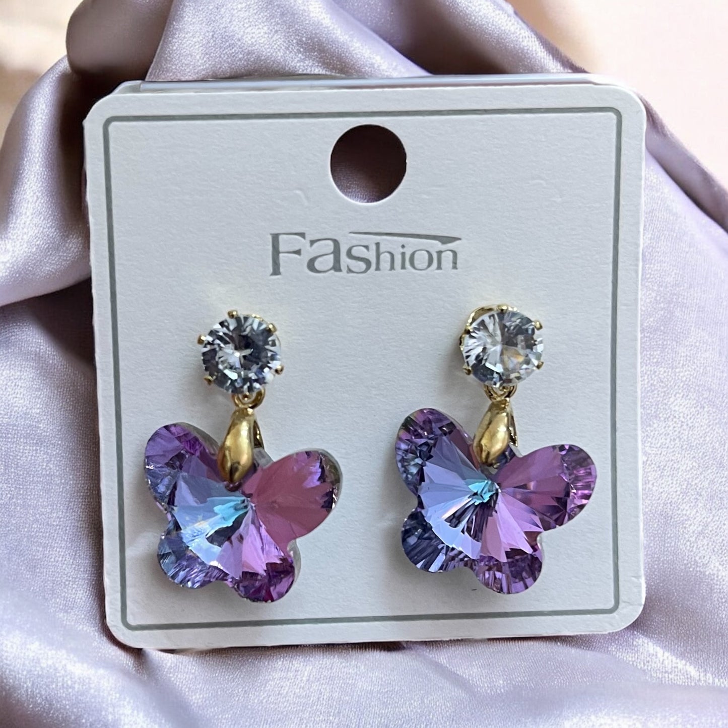 Butterfly-shaped earrings with shiny stone