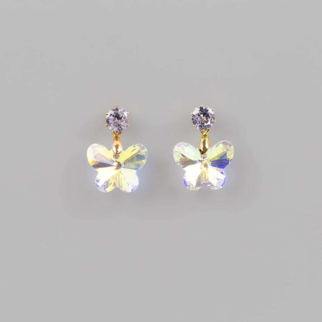 Butterfly-shaped earrings with shiny stone
