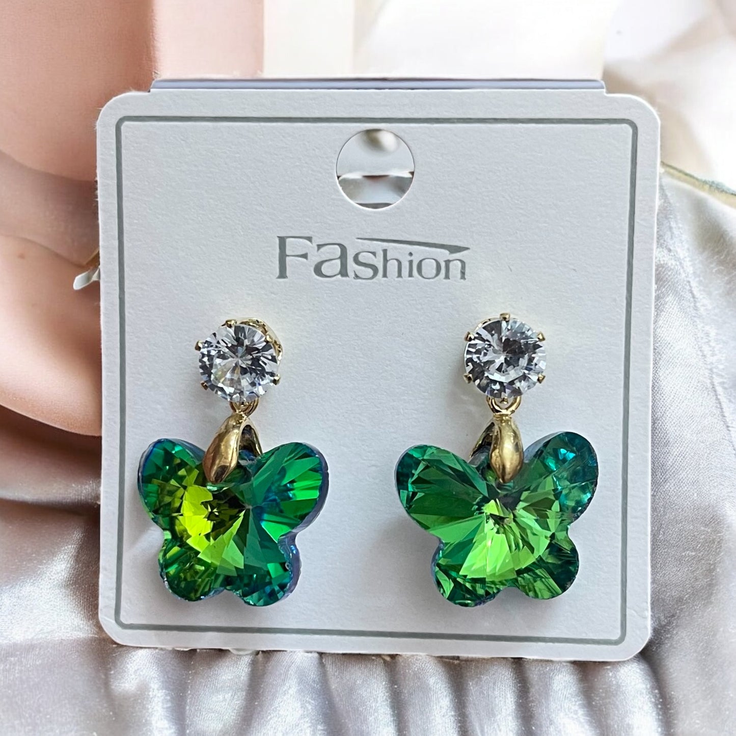 Butterfly-shaped earrings with shiny stone