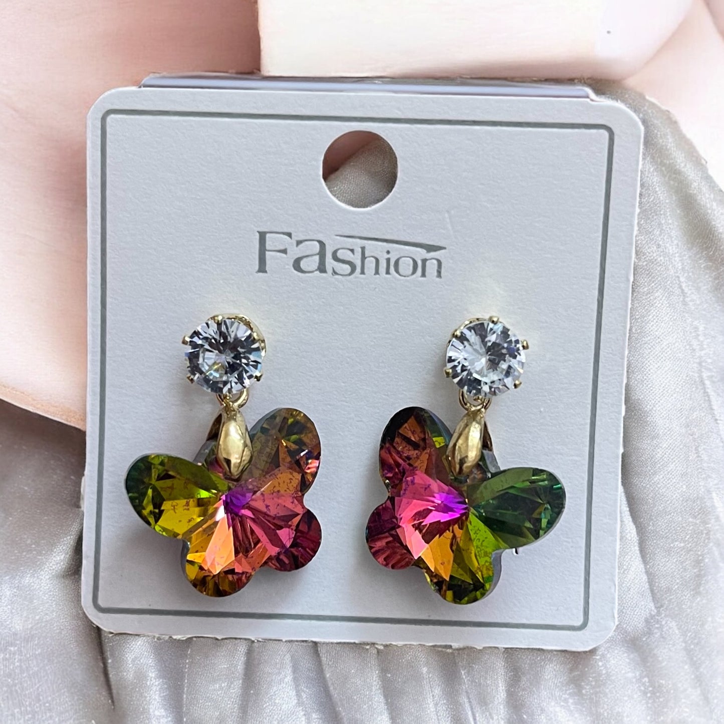 Butterfly-shaped earrings with shiny stone
