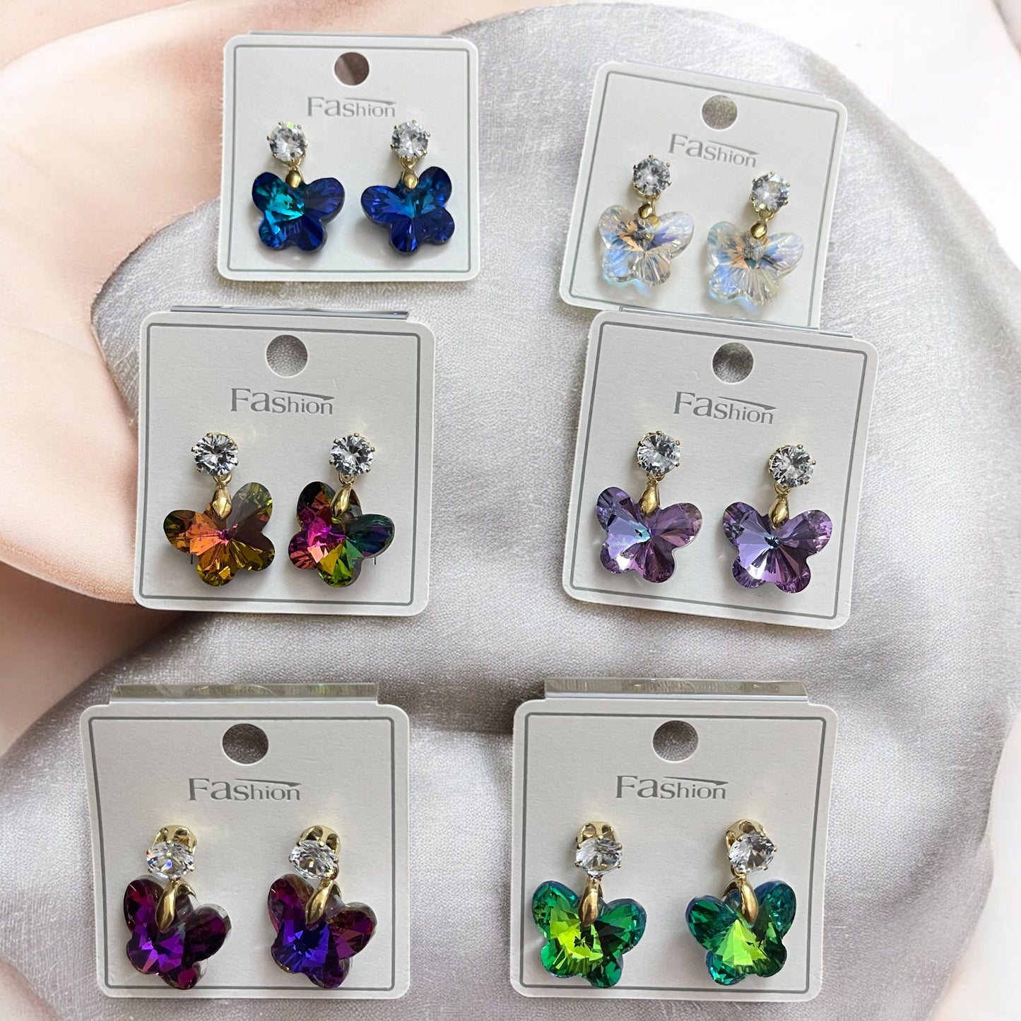 Butterfly-shaped earrings with shiny stone