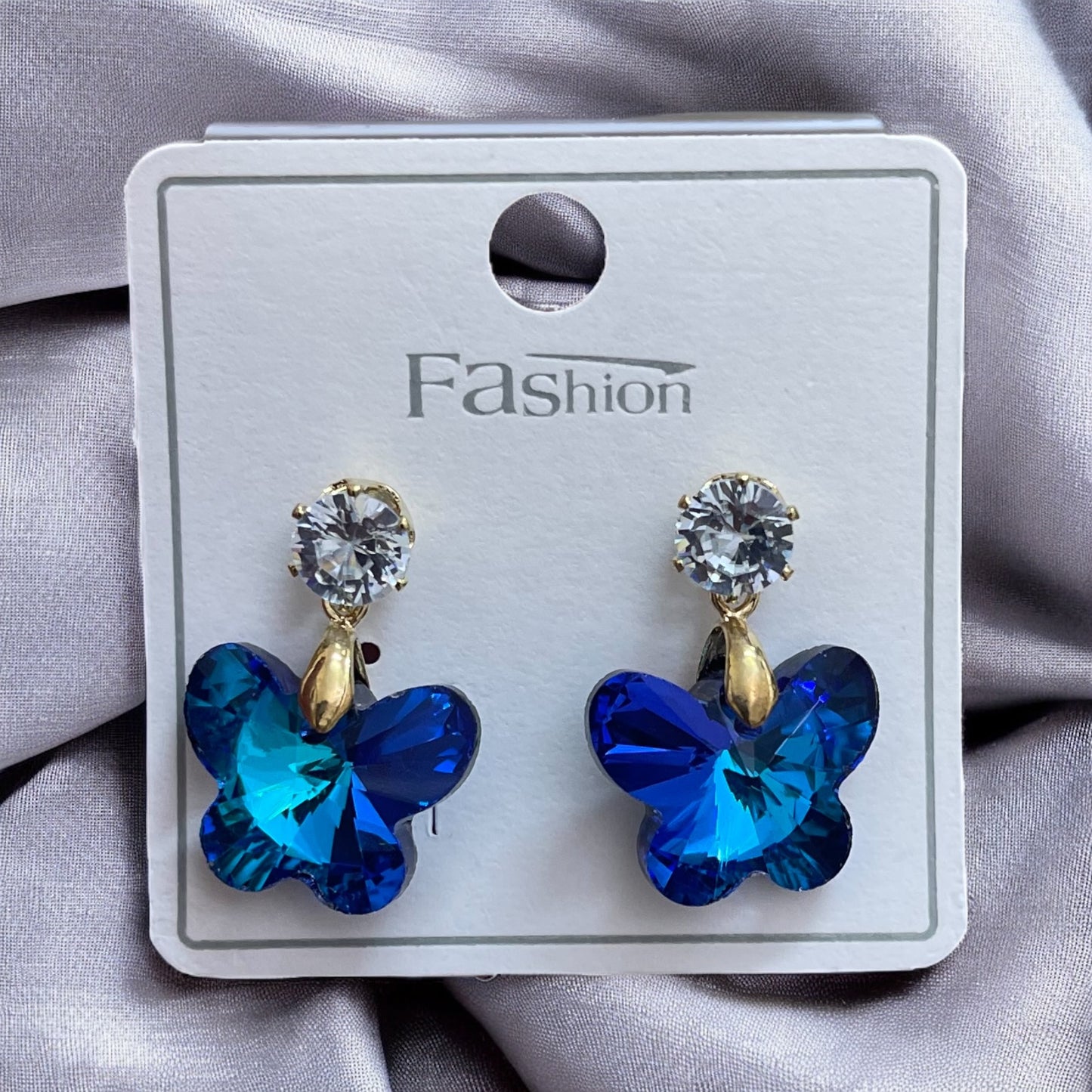 Butterfly-shaped earrings with shiny stone