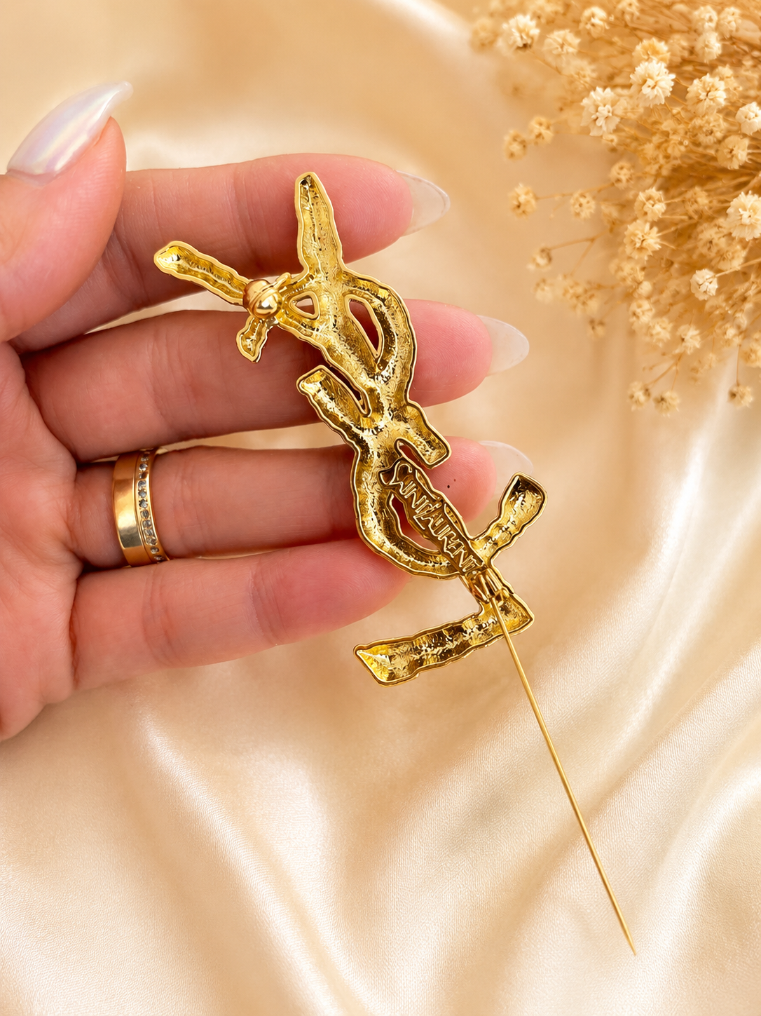 Luxury Inspired Gold Monogram Brooch – Red & Black Acrylic Stone Design