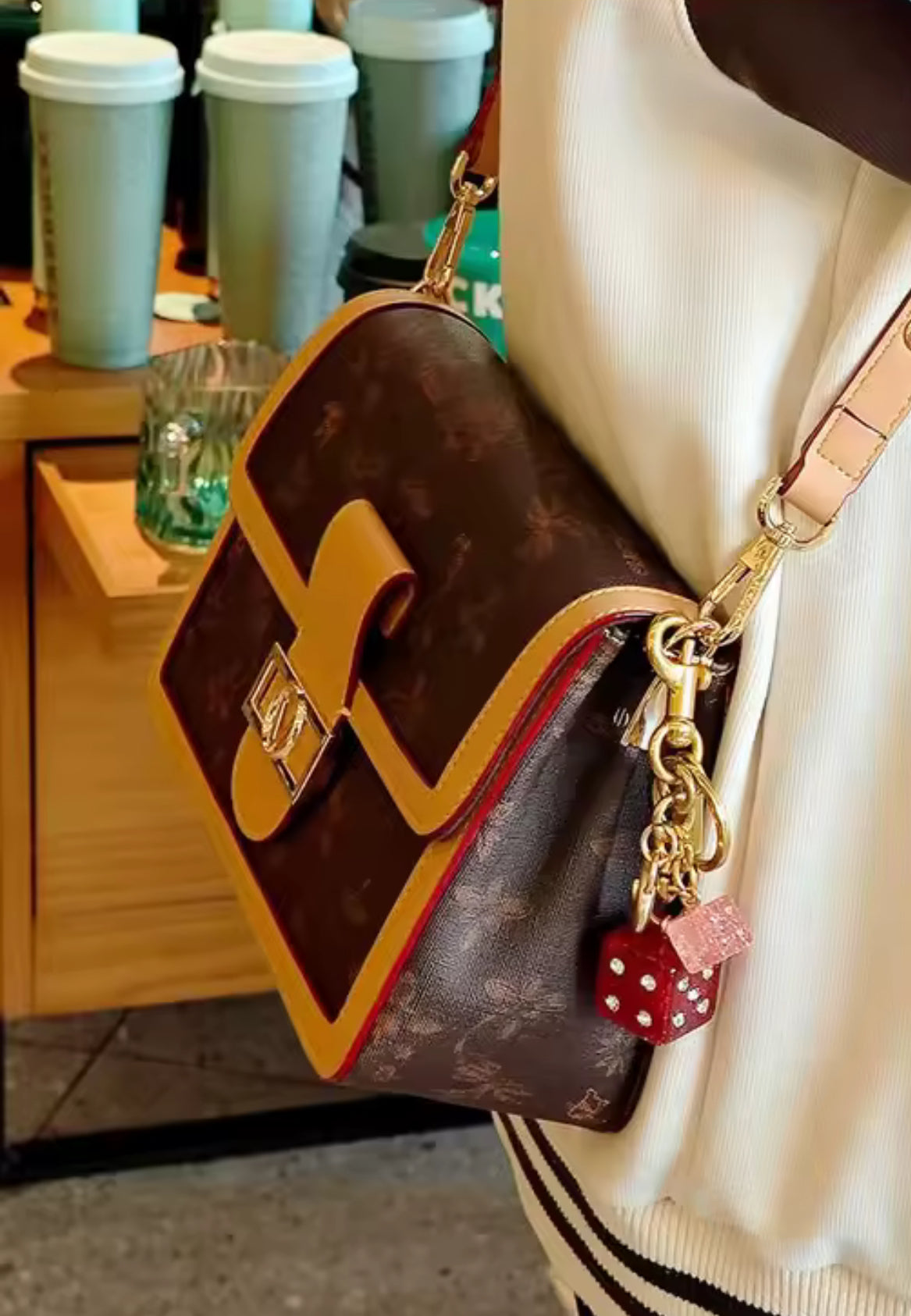 Fashionable Double-Sided Dice Pendants Diamond Embedded Bag Charms Trendy Personality Accessories Creative Gift Keychain