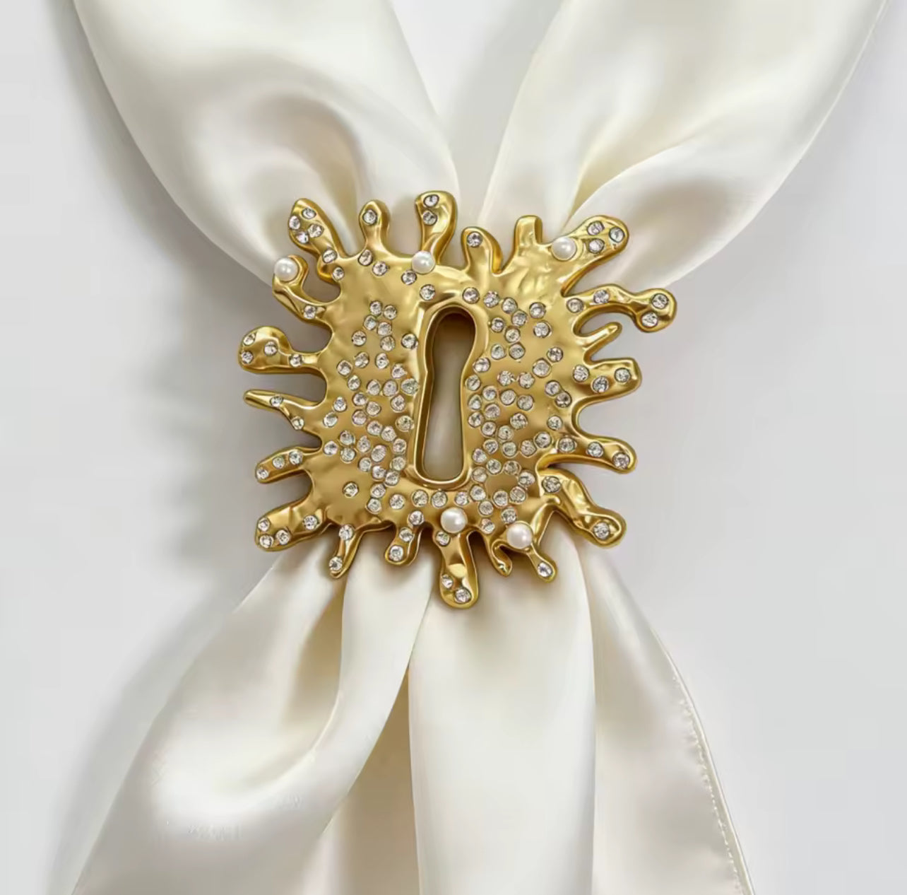 edit photo & change background, make it Shopify-ready for this brooch