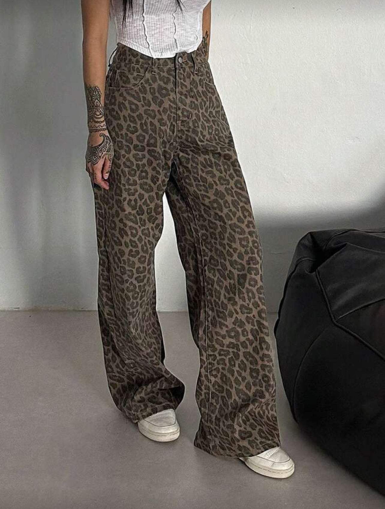 [100.0% Cotton] DAZY Women's Leopard Print Loose Pocket Casual Versatile Denim Jeans Y2k - Large