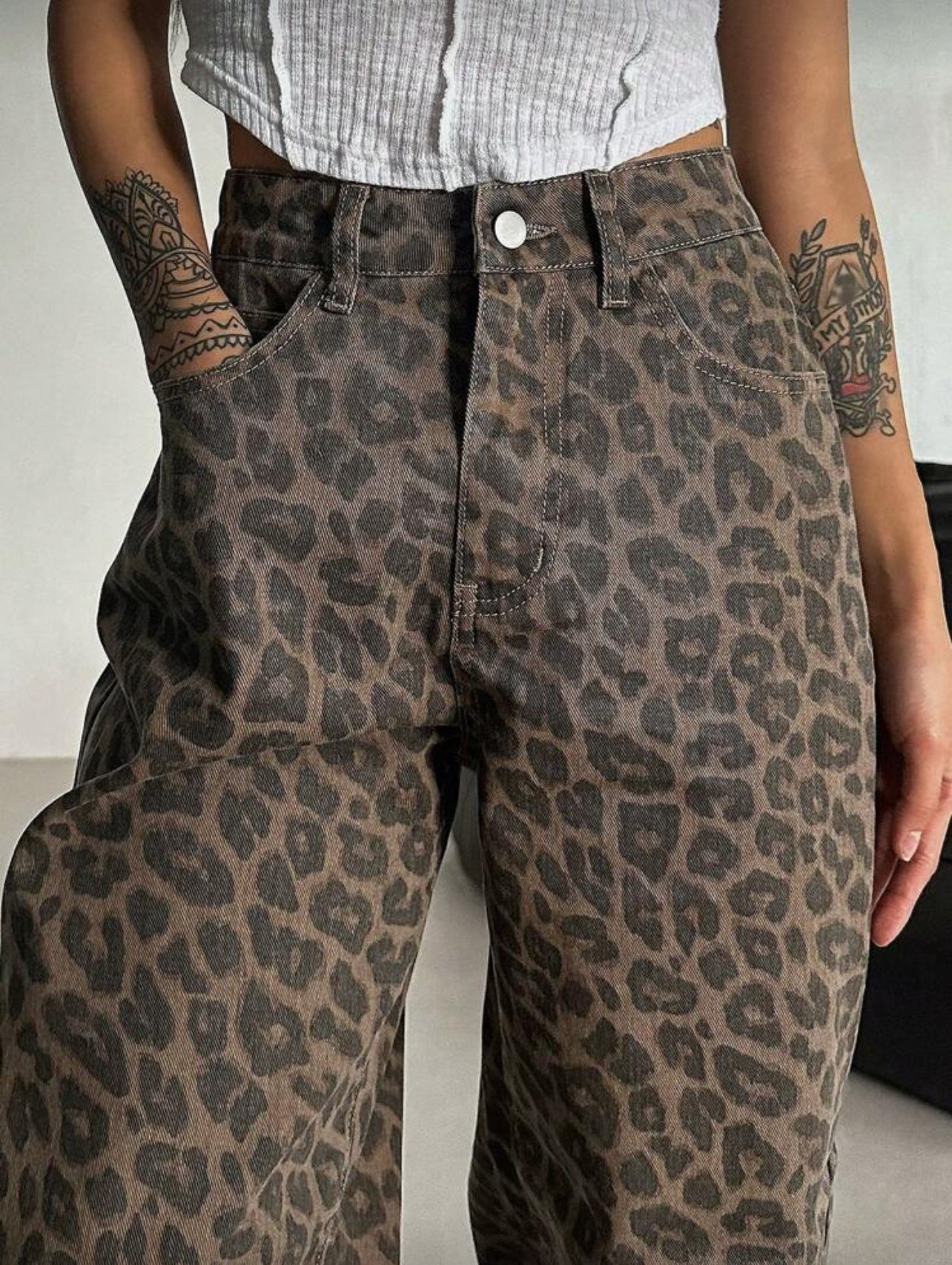[100.0% Cotton] DAZY Women's Leopard Print Loose Pocket Casual Versatile Denim Jeans Y2k - Large
