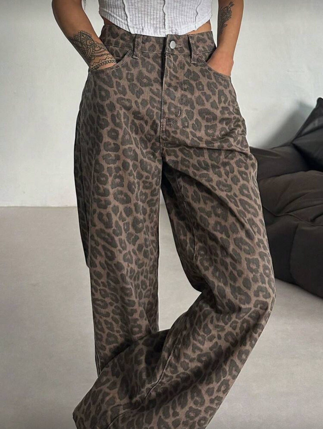 [100.0% Cotton] DAZY Women's Leopard Print Loose Pocket Casual Versatile Denim Jeans Y2k - Large