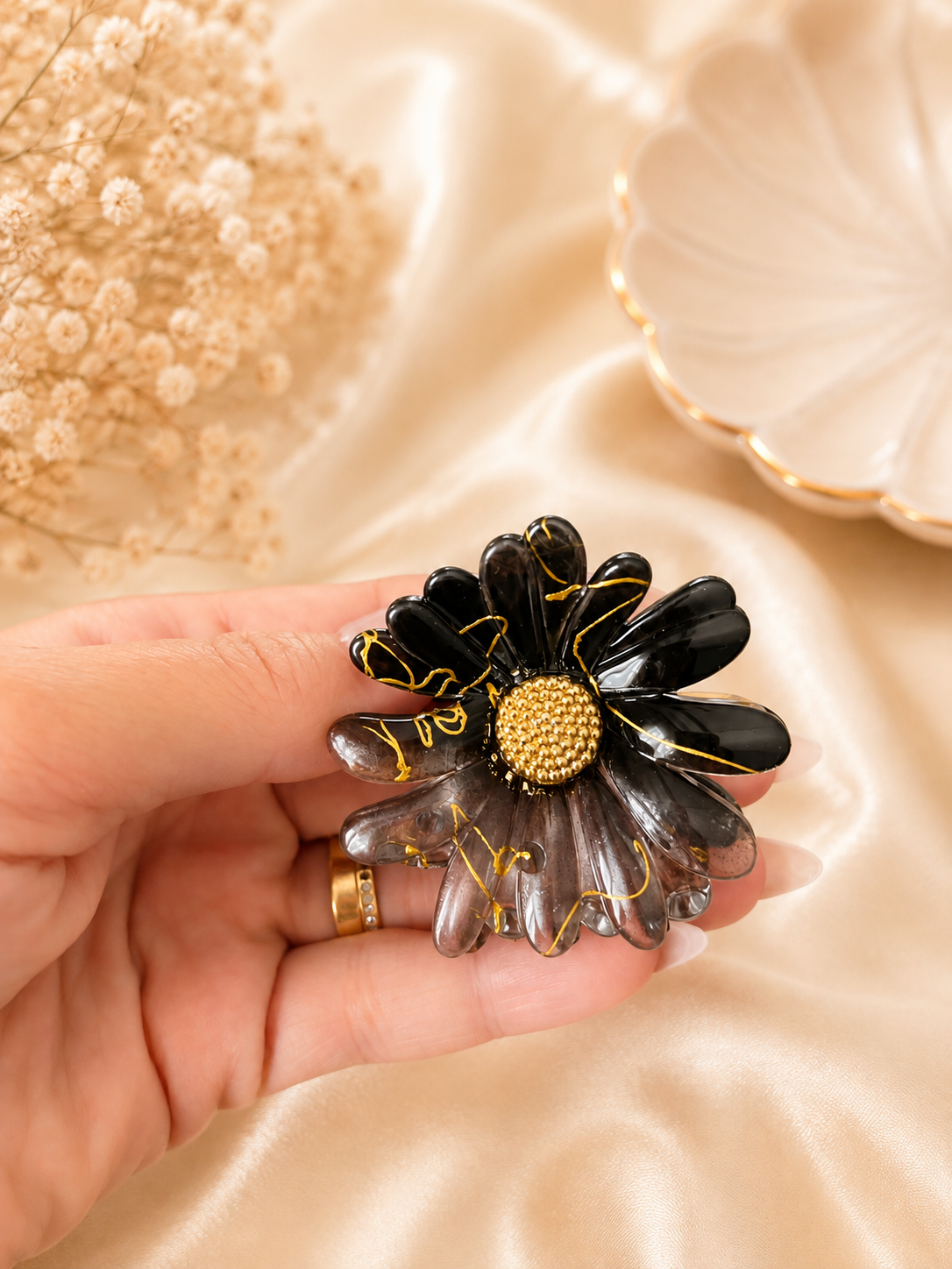 Bloom Daisy Acrylic Hair Claw Clip – Floral Hair Clip for Women & Girls