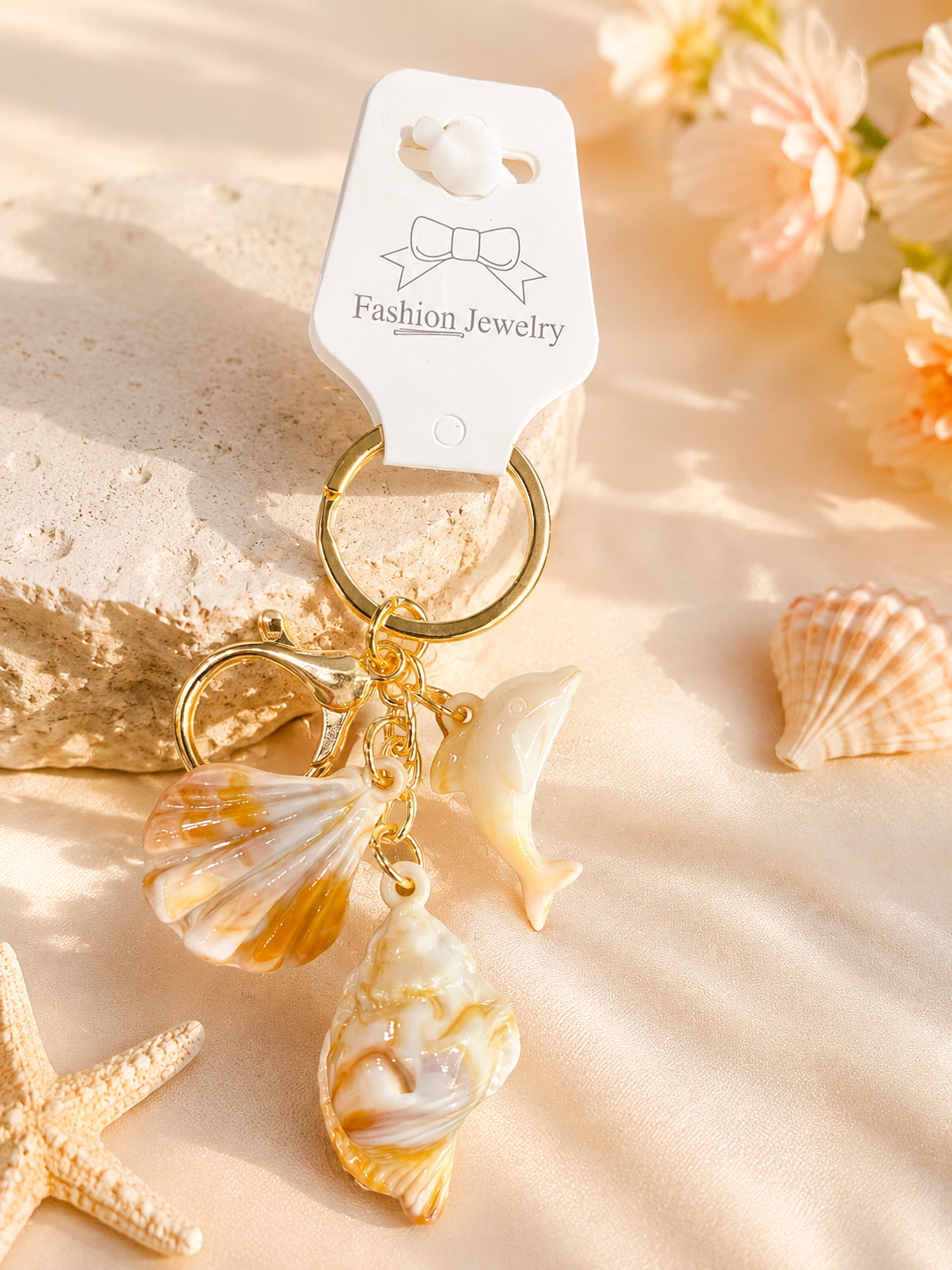 Beach-Inspired Seashell Charm Keychain – Gold Ocean-Themed Keyring