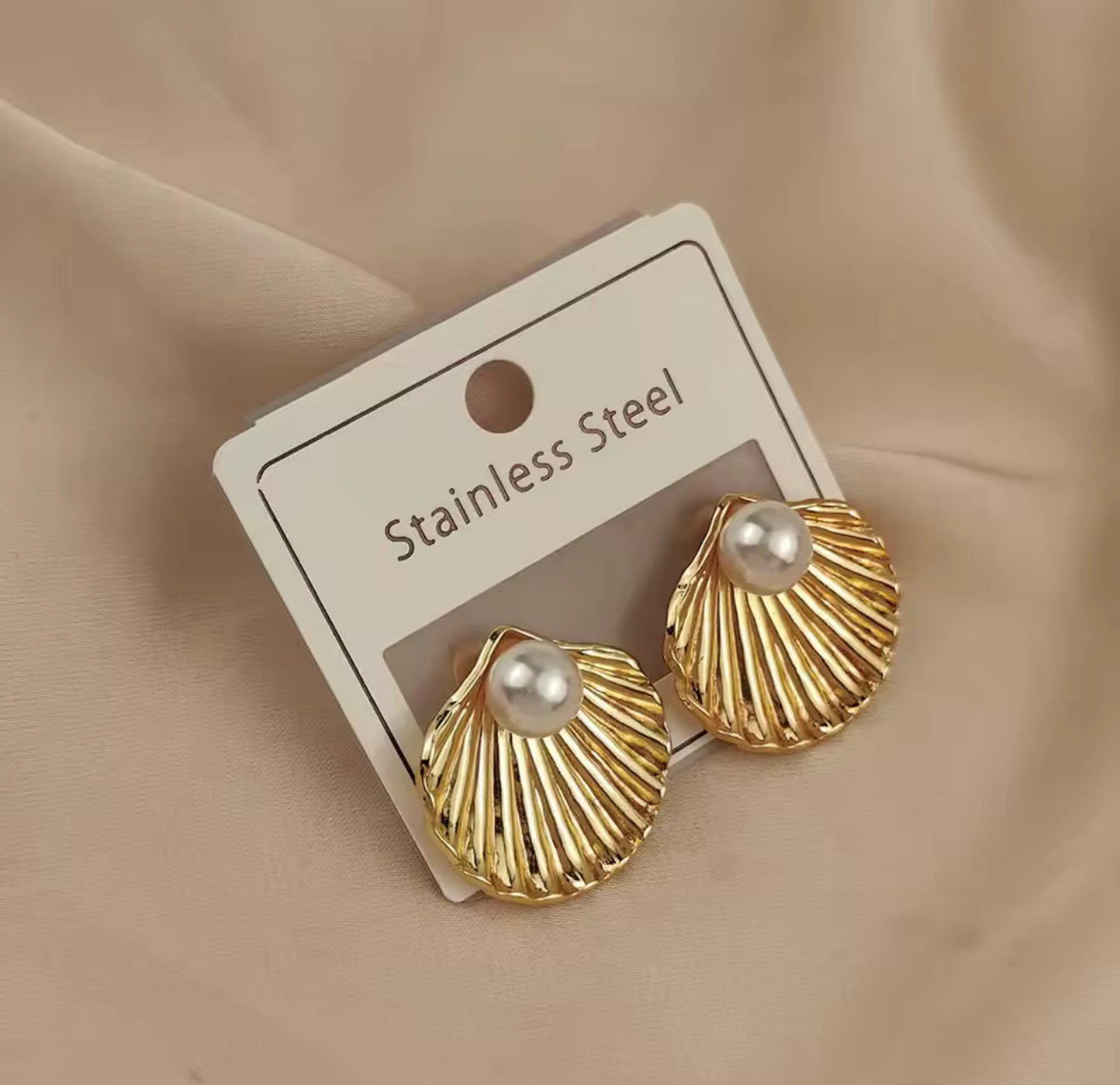 Charming heavy metal fan-shaped pearl 18K women's earrings, waterproof and non-fading stainless steel, wife gift