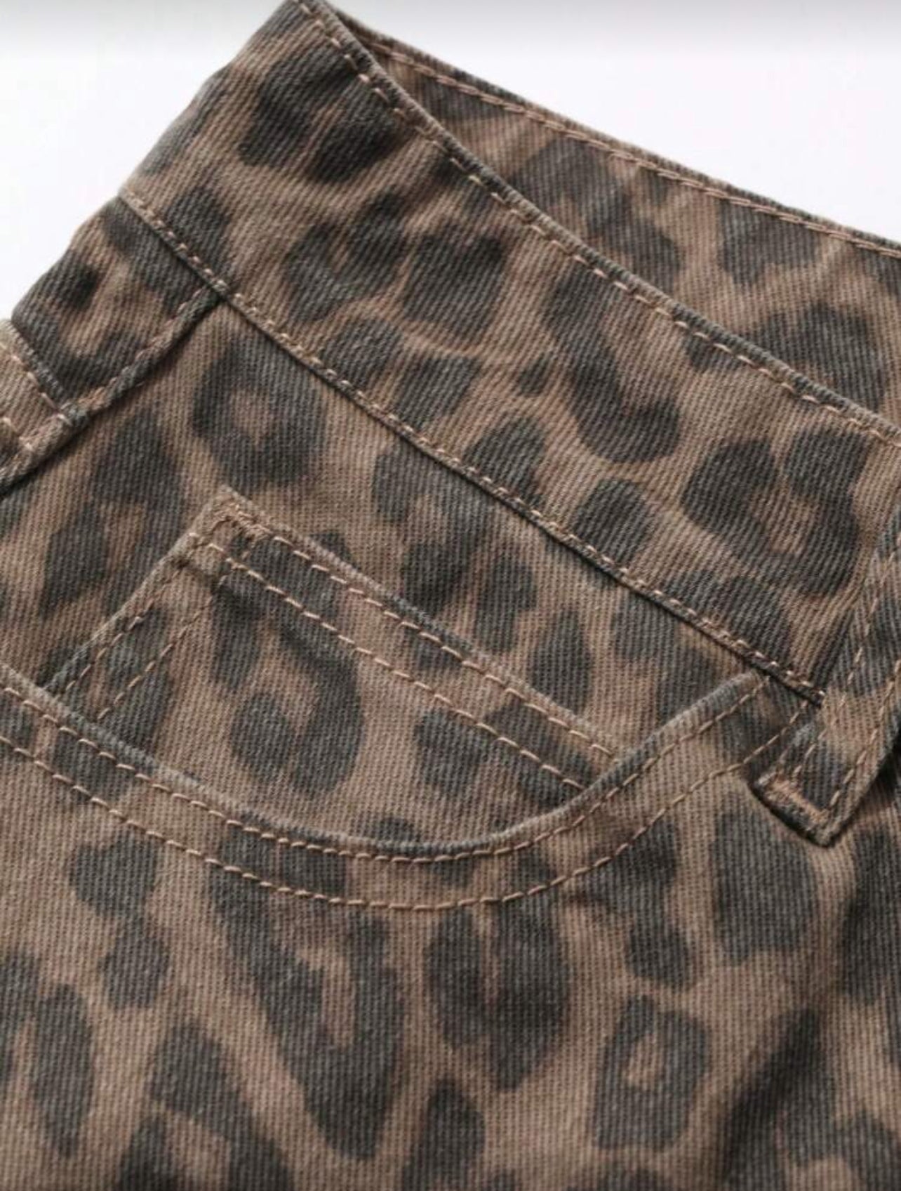 [100.0% Cotton] DAZY Women's Leopard Print Loose Pocket Casual Versatile Denim Jeans Y2k - Large