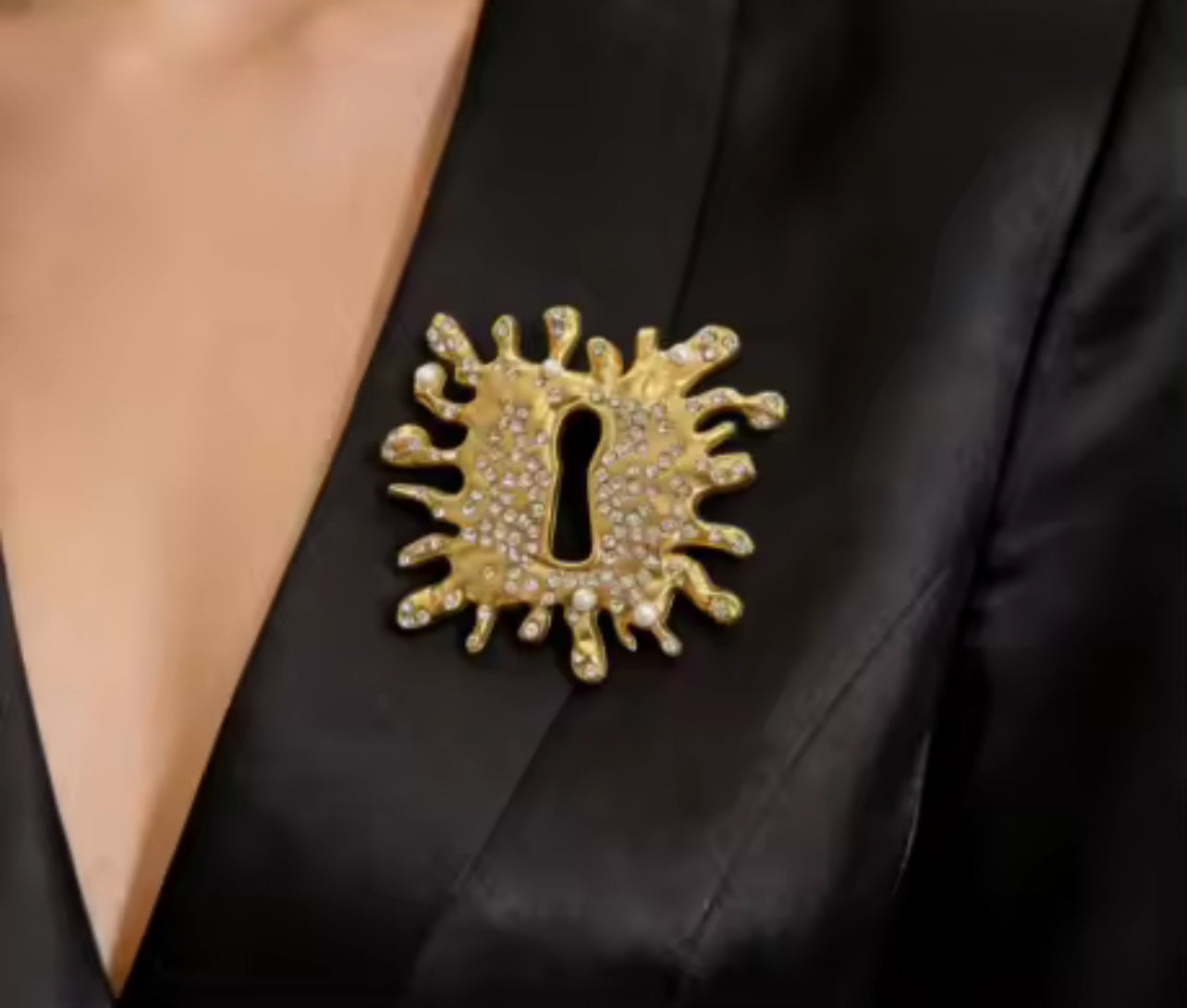 edit photo & change background, make it Shopify-ready for this brooch