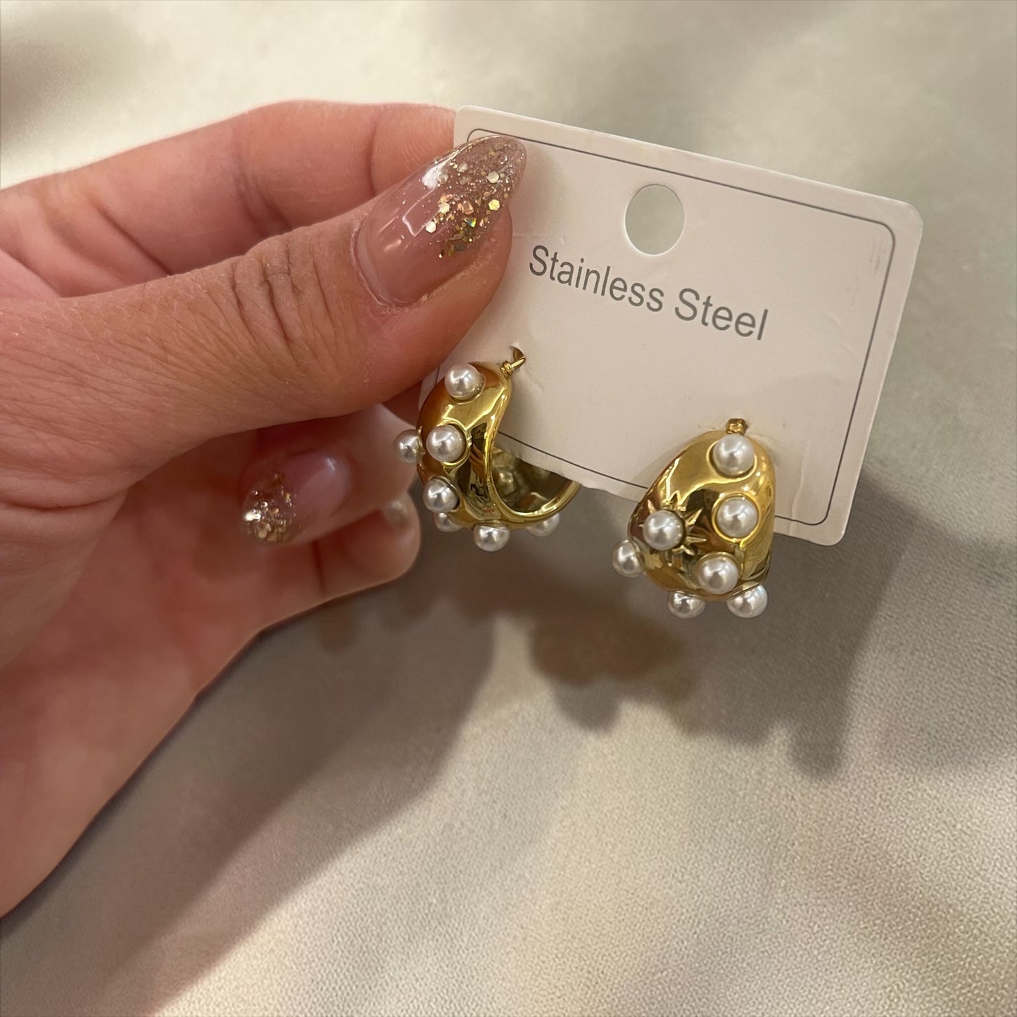 Charming heavy metal fan-shaped pearl 18K women's earrings, waterproof and non-fading stainless steel, wife gift