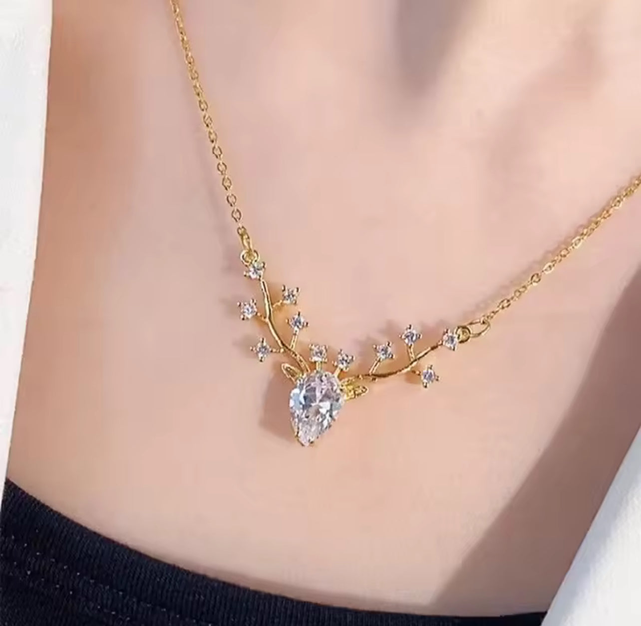 Fashion Jewelry One Deer Has You Little Elk Necklace for Women High-end Temperament Wild Collarbone Chain Pendant Christmas Birthday Gift