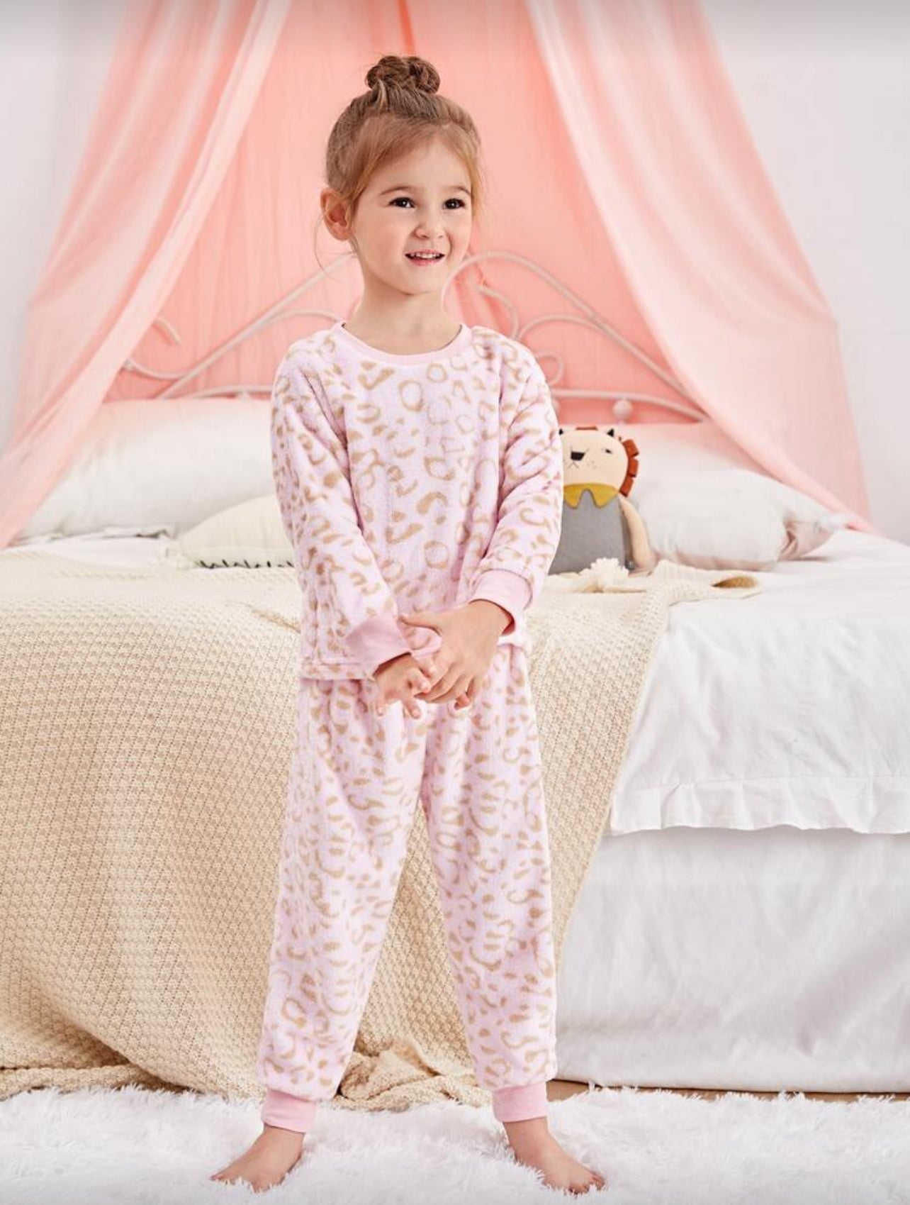 SHEIN Girls Allover Print Flannel Lounge Set - 5Years