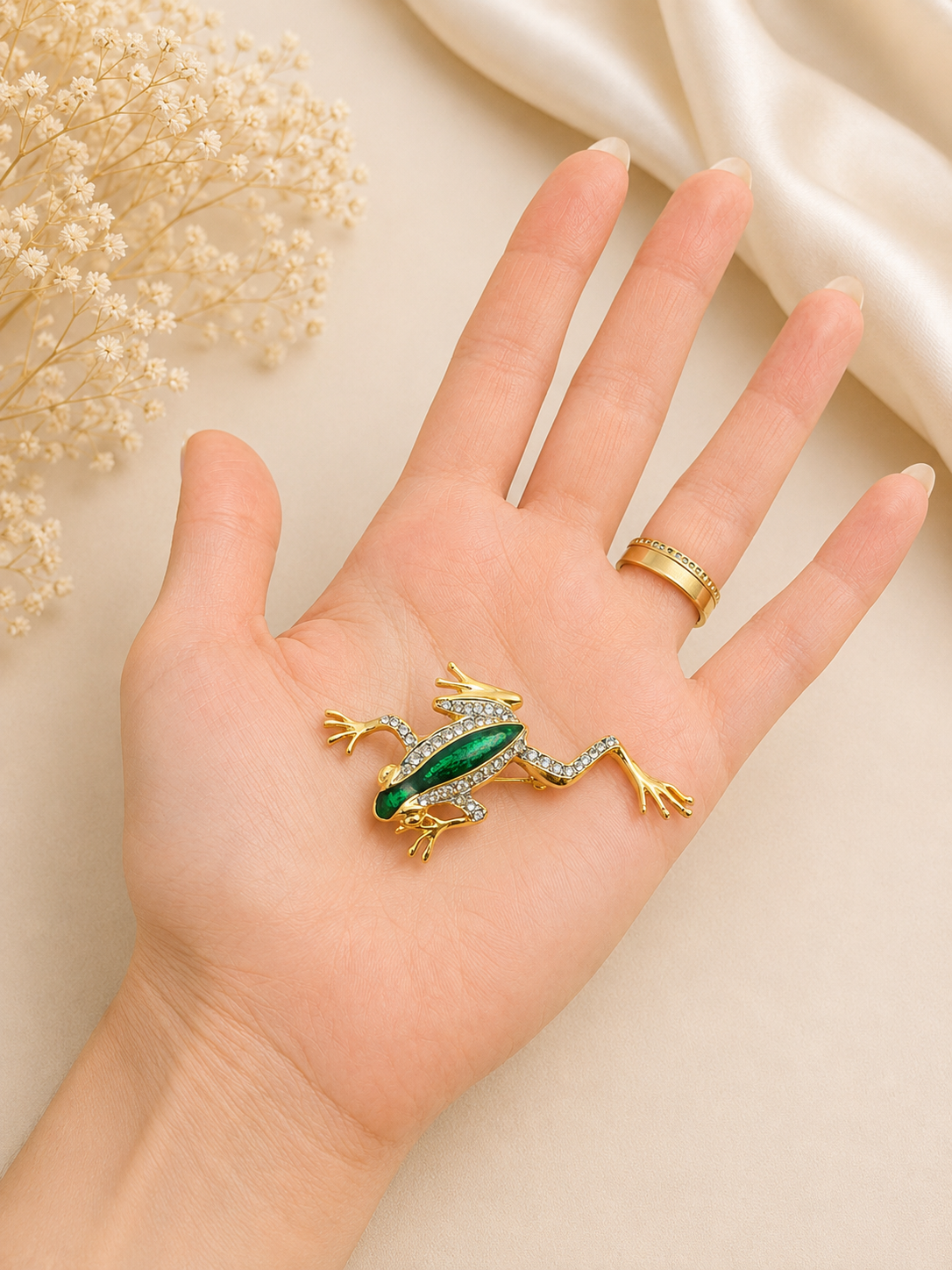 Emerald Frog Crystal Brooch Pin