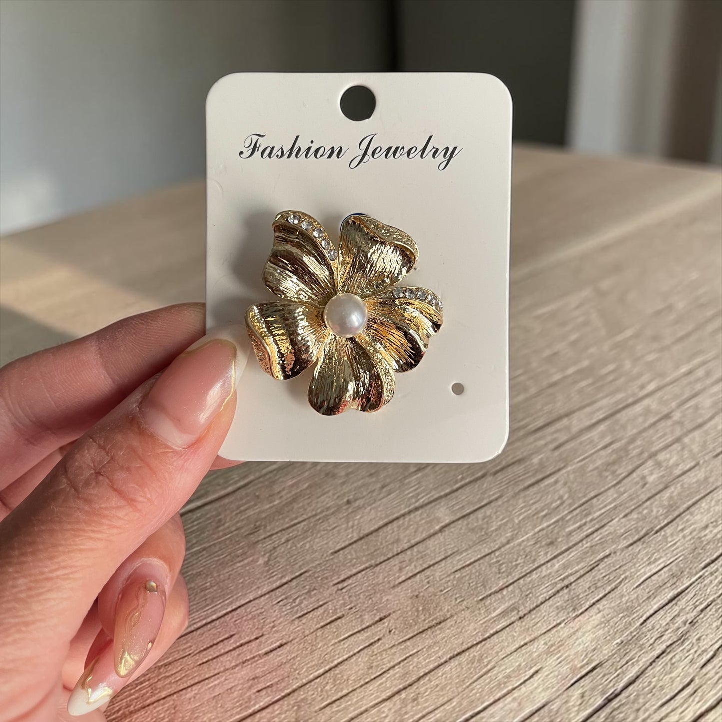 Vintage Pearl Brooch Collection – Gold Floral & Butterfly Alloy Pins (12 Designs)