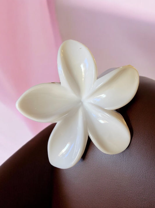 White Flower Hair Claw Clips Hawaiian Girls Hair Accessories Frangipani Charms Ponytail Holder Barrette Shark Hair Clips