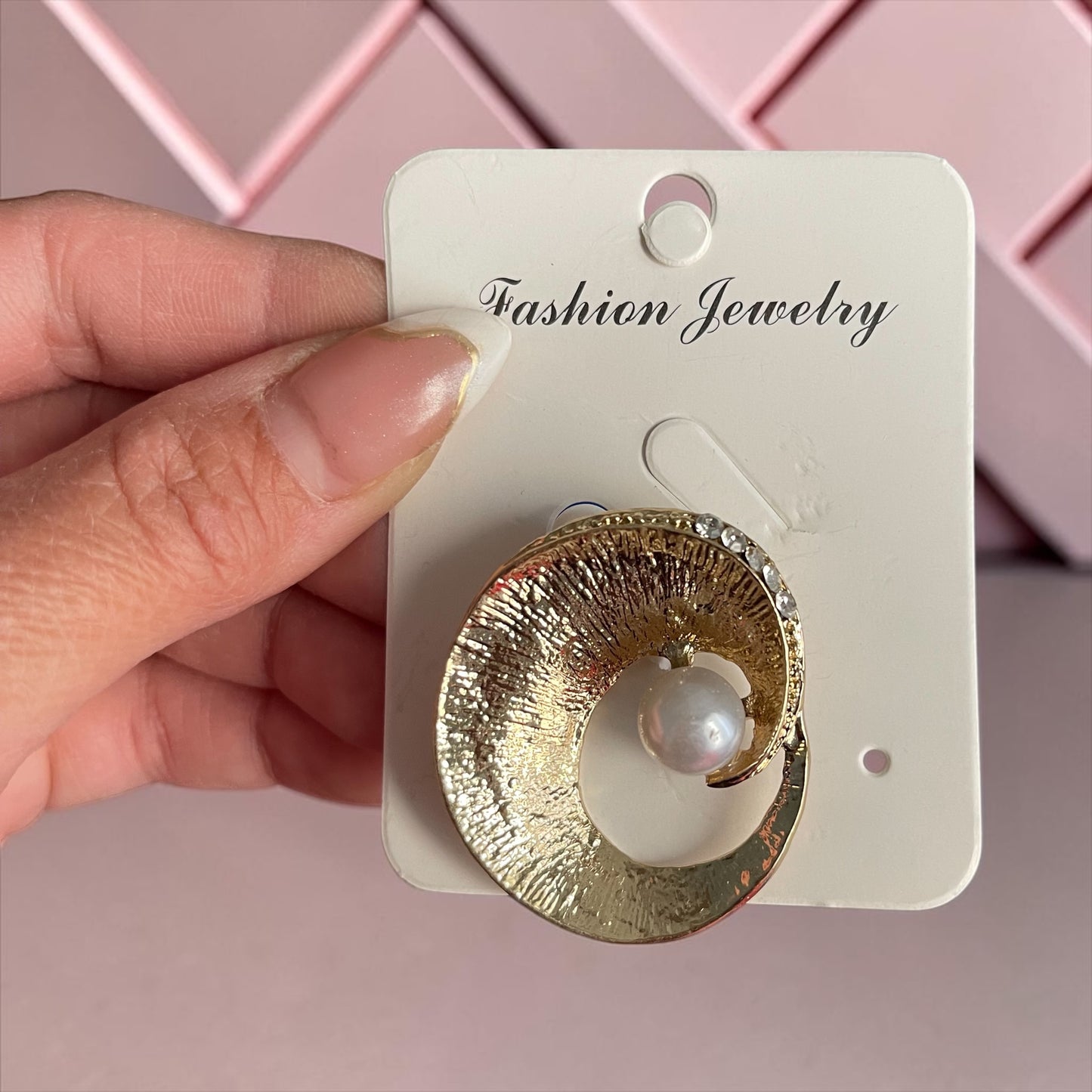 Vintage Pearl Brooch Collection – Gold Floral & Butterfly Alloy Pins (12 Designs)