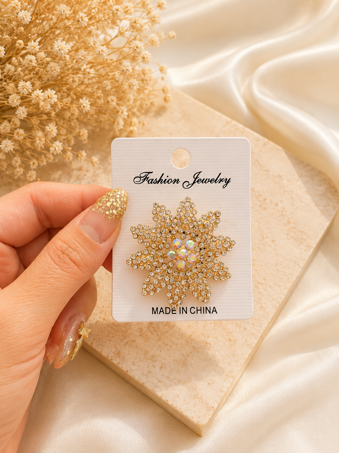 Luxury Crystal Flower Brooch Pin – Gold-Tone Rhinestone Floral Brooch for Dresses, Blazers & Scarves