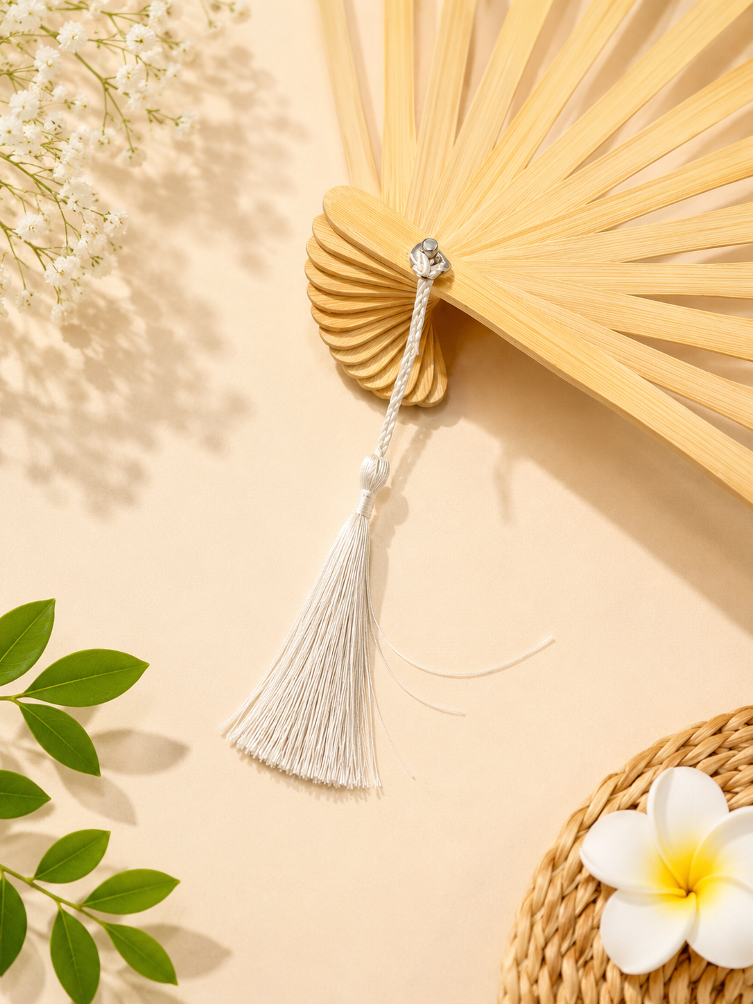 Elegant White Lace Folding Hand Fan