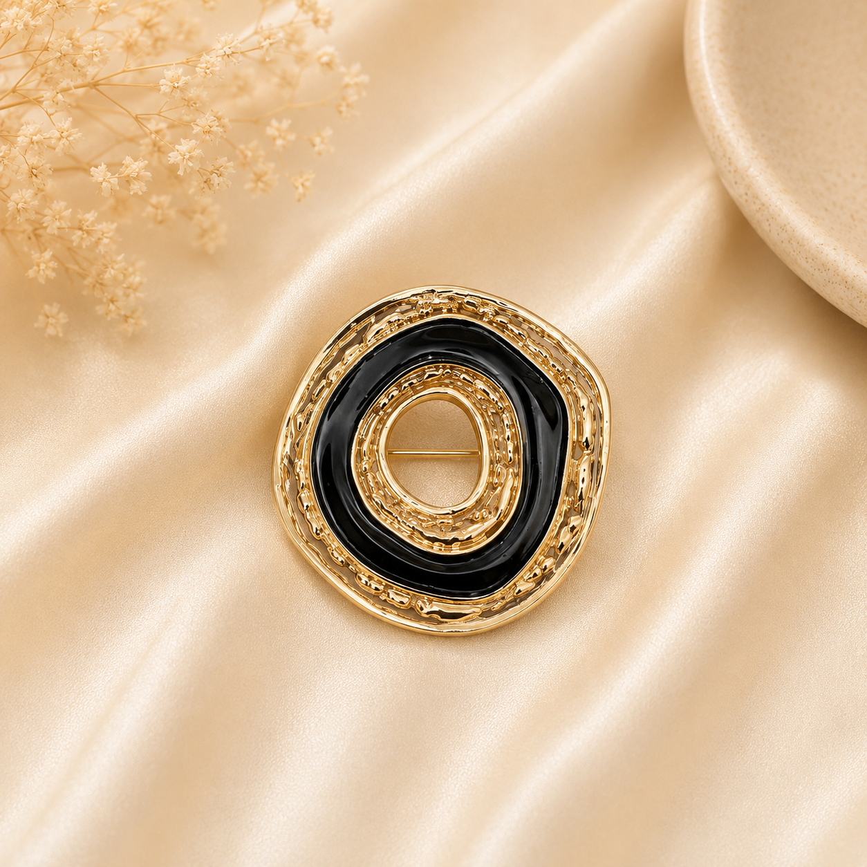 Vintage Black & Gold Circle Brooch