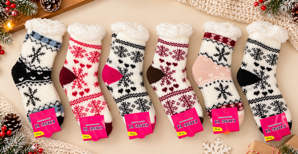 Women’s Cozy Fleece-Lined Christmas Winter Socks – Snowflake & Heart Pattern