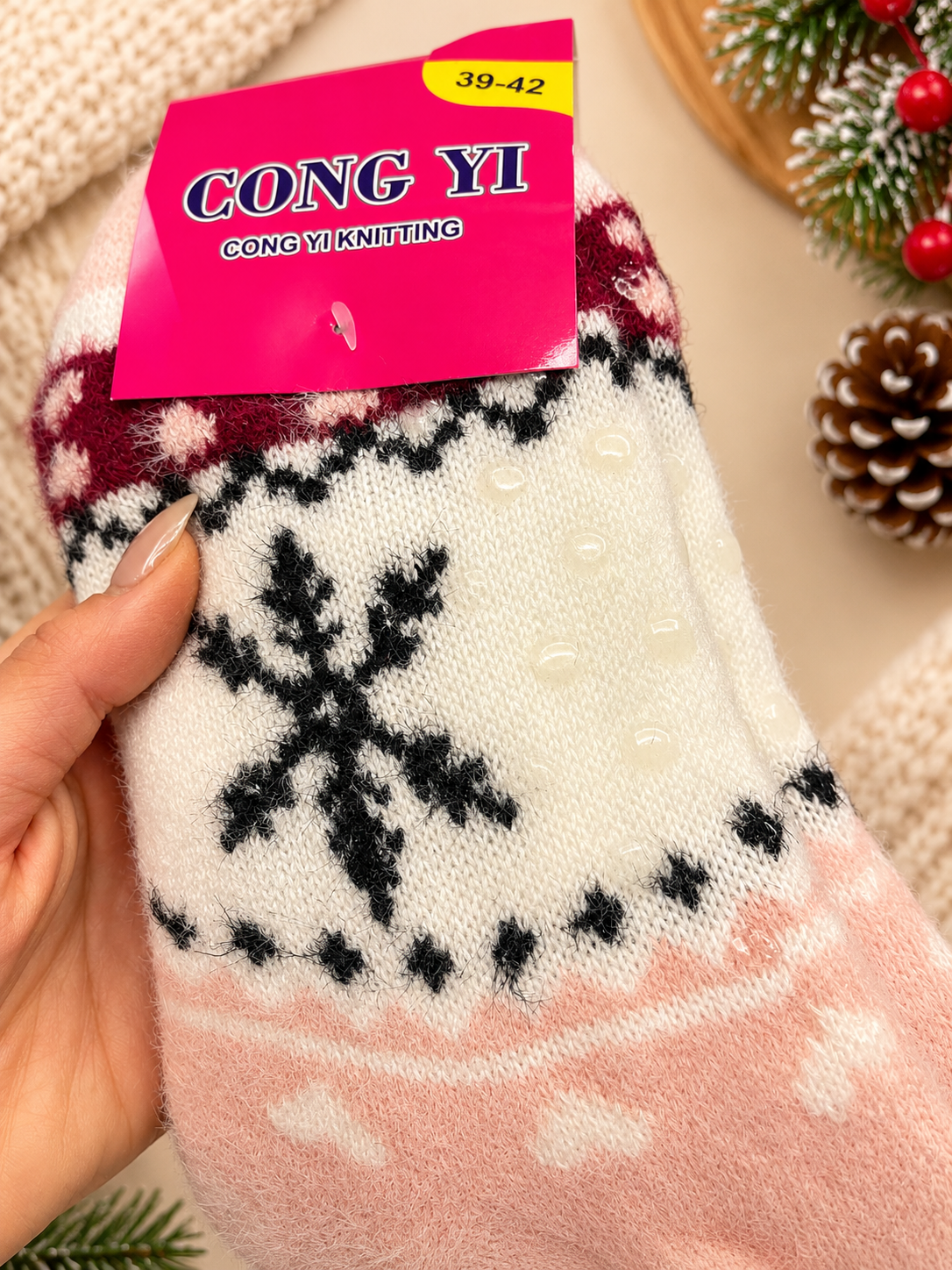Women’s Cozy Fleece-Lined Christmas Winter Socks – Snowflake & Heart Pattern