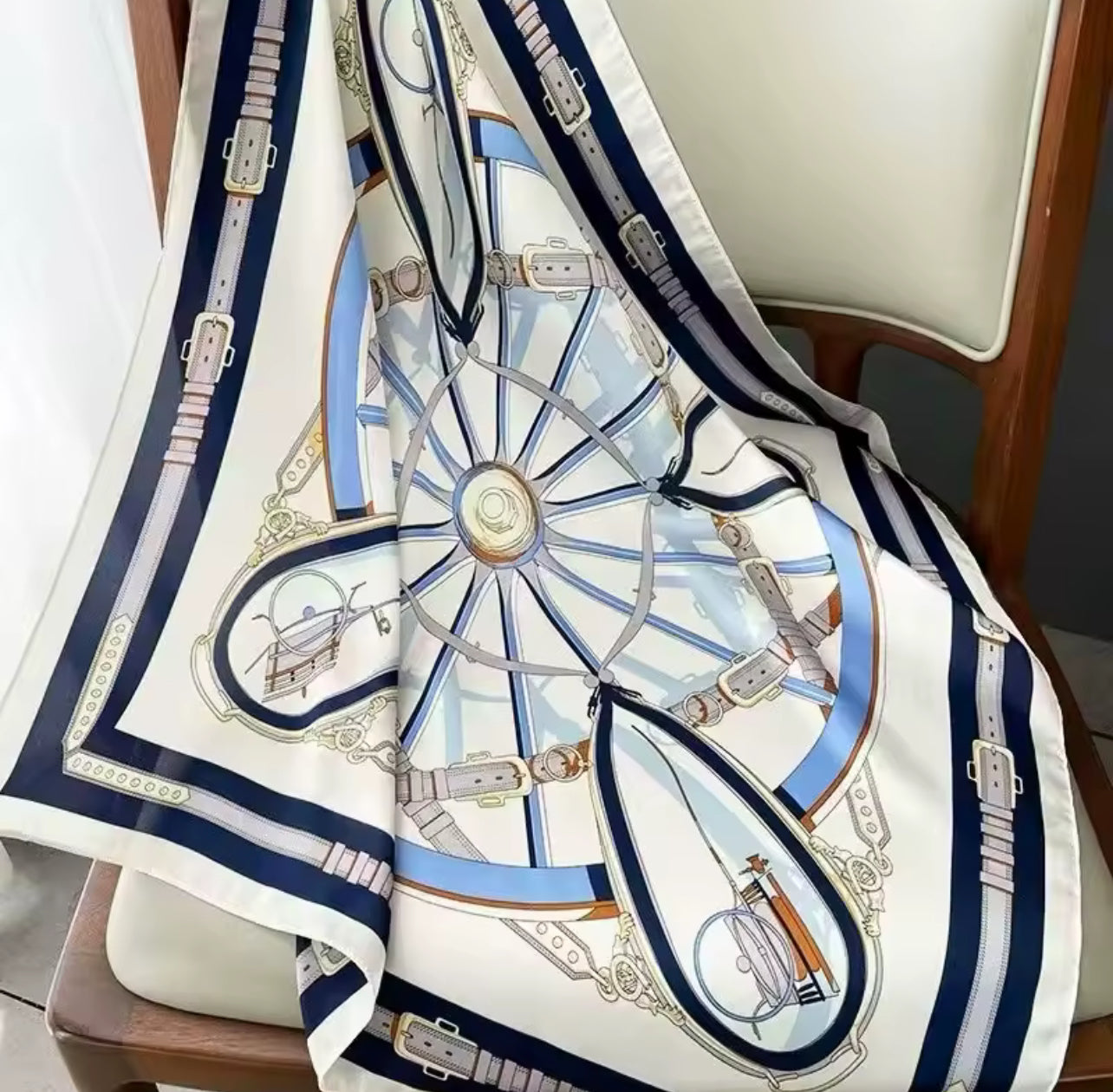 1 pcs 70x70 Gifts for mom: Imitation silk scarves, chain scarves, printed small square scarves, elegant scarves and shawls