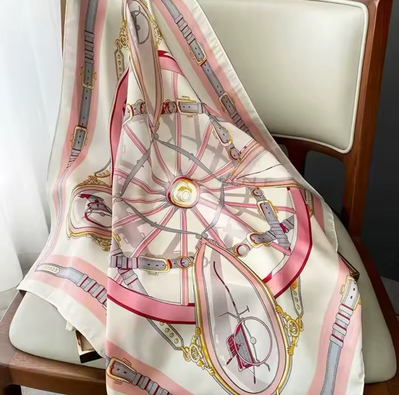 1 pcs 70x70 Gifts for mom: Imitation silk scarves, chain scarves, printed small square scarves, elegant scarves and shawls