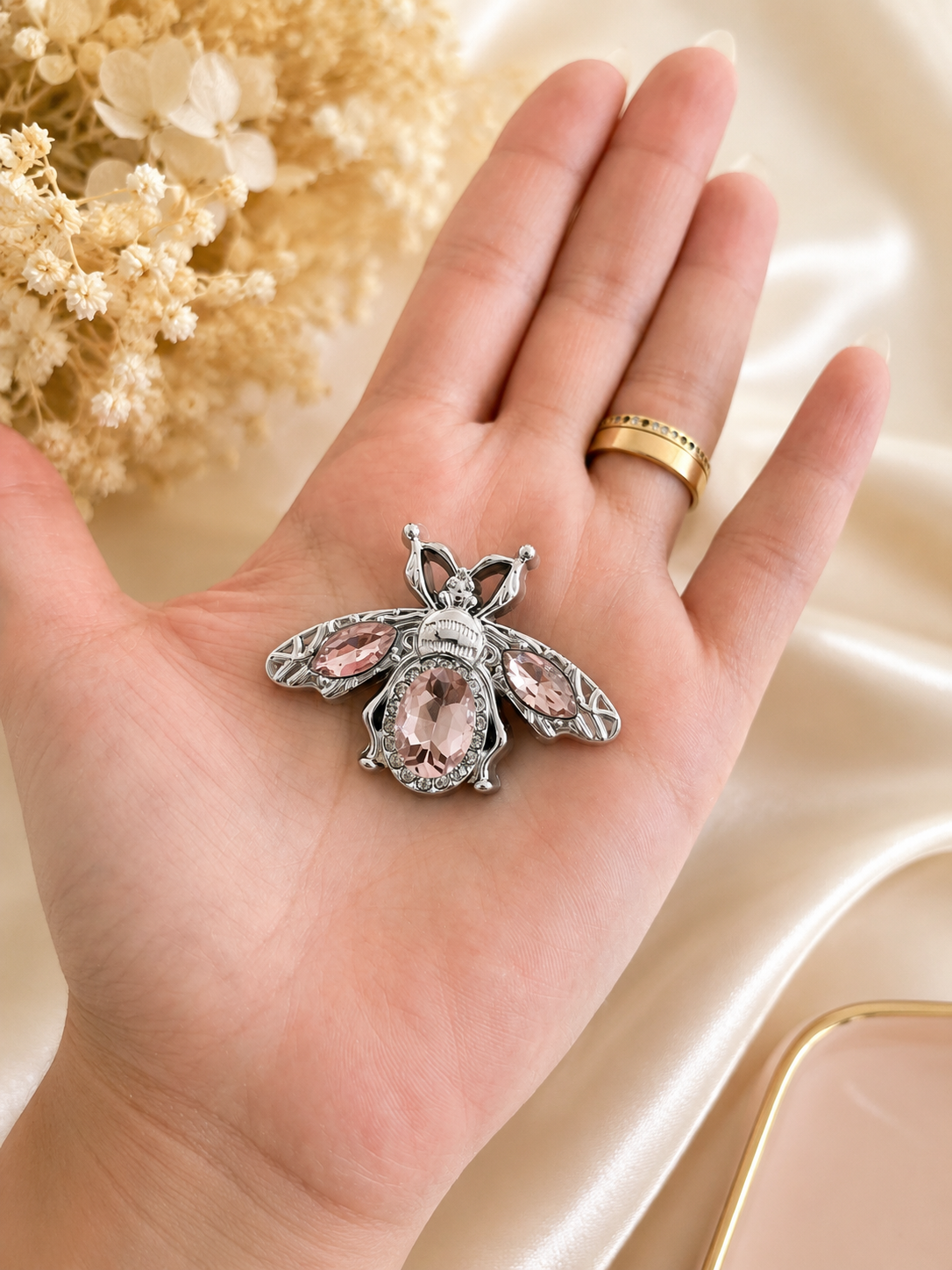 Acrylic Bee Brooch Pin – Sparkling Gem Detail  - اكريليك