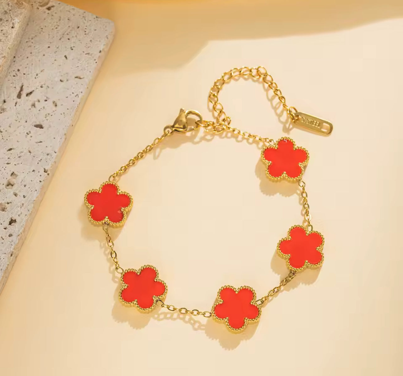 Trending Red Gold Color New Design Plant Five Leaf Flower Bracelet Single sided Plum Blossom Stainless Steel Jewelry Women's Clover