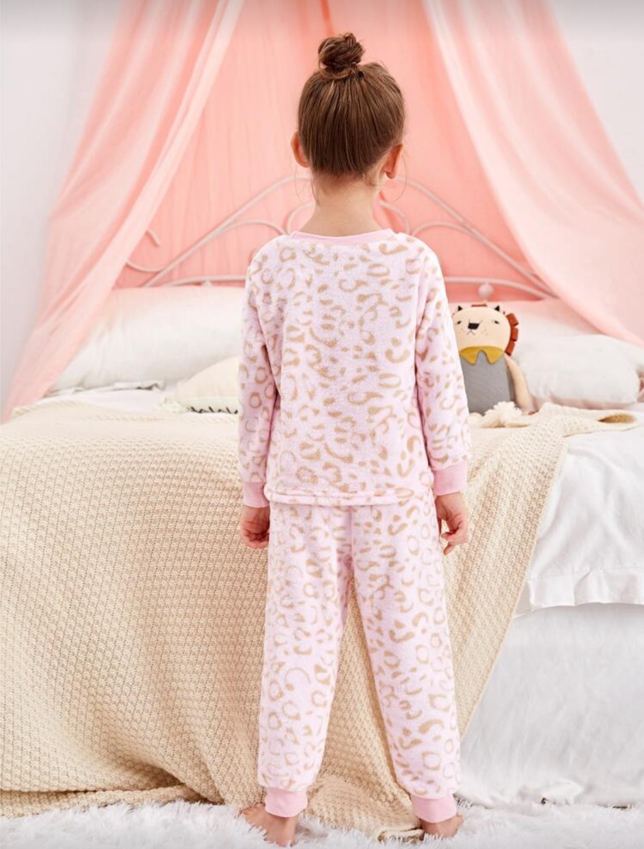 SHEIN Girls Allover Print Flannel Lounge Set - 5Years