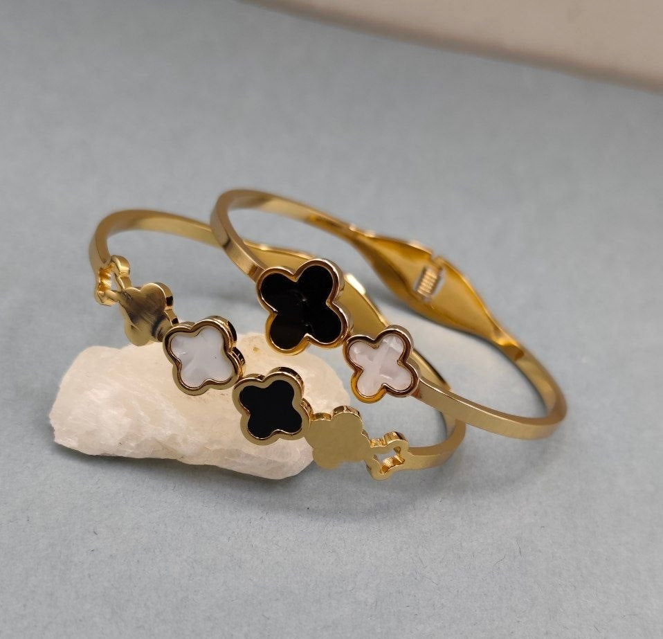 2Pcs Clover Charm Gold Bracelet – Stainless Steel Black & White Flower Bangle