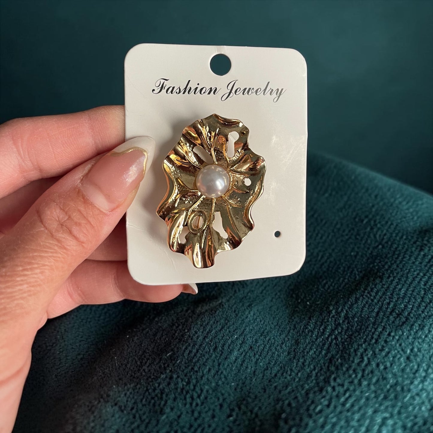 Vintage Pearl Brooch Collection – Gold Floral & Butterfly Alloy Pins (12 Designs)