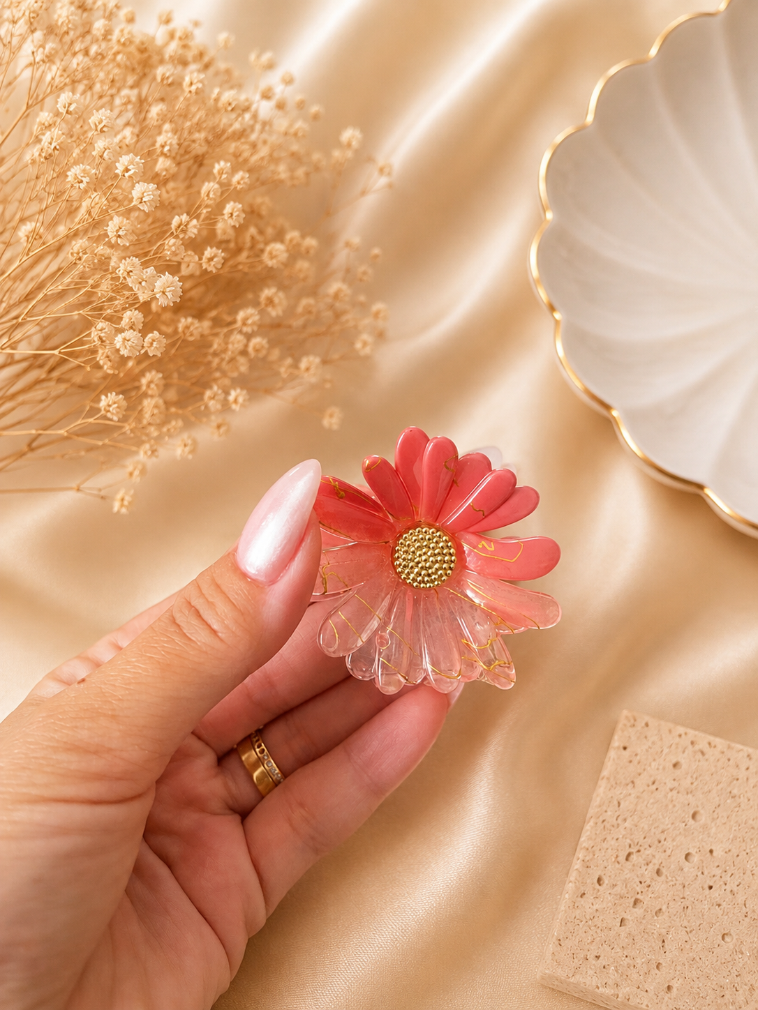 Bloom Daisy Acrylic Hair Claw Clip – Floral Hair Clip for Women & Girls