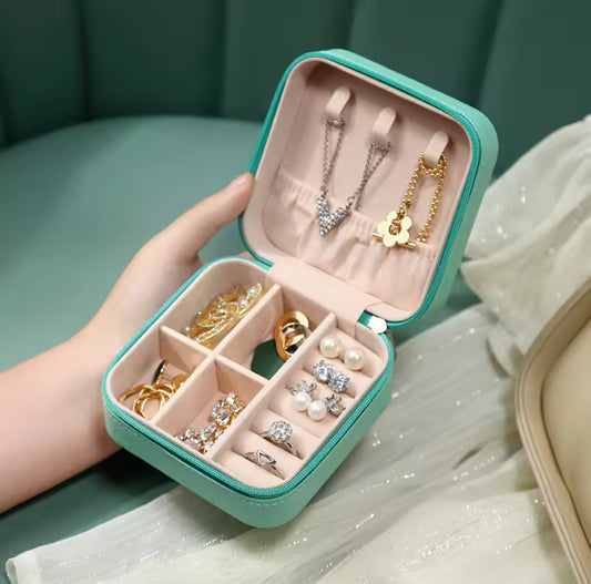 Jewelry Storage Box, Portable Jewellery Box with Zip, 4 Grids, Partition Storage, Soft Lining, Mini Bracelet Organizer