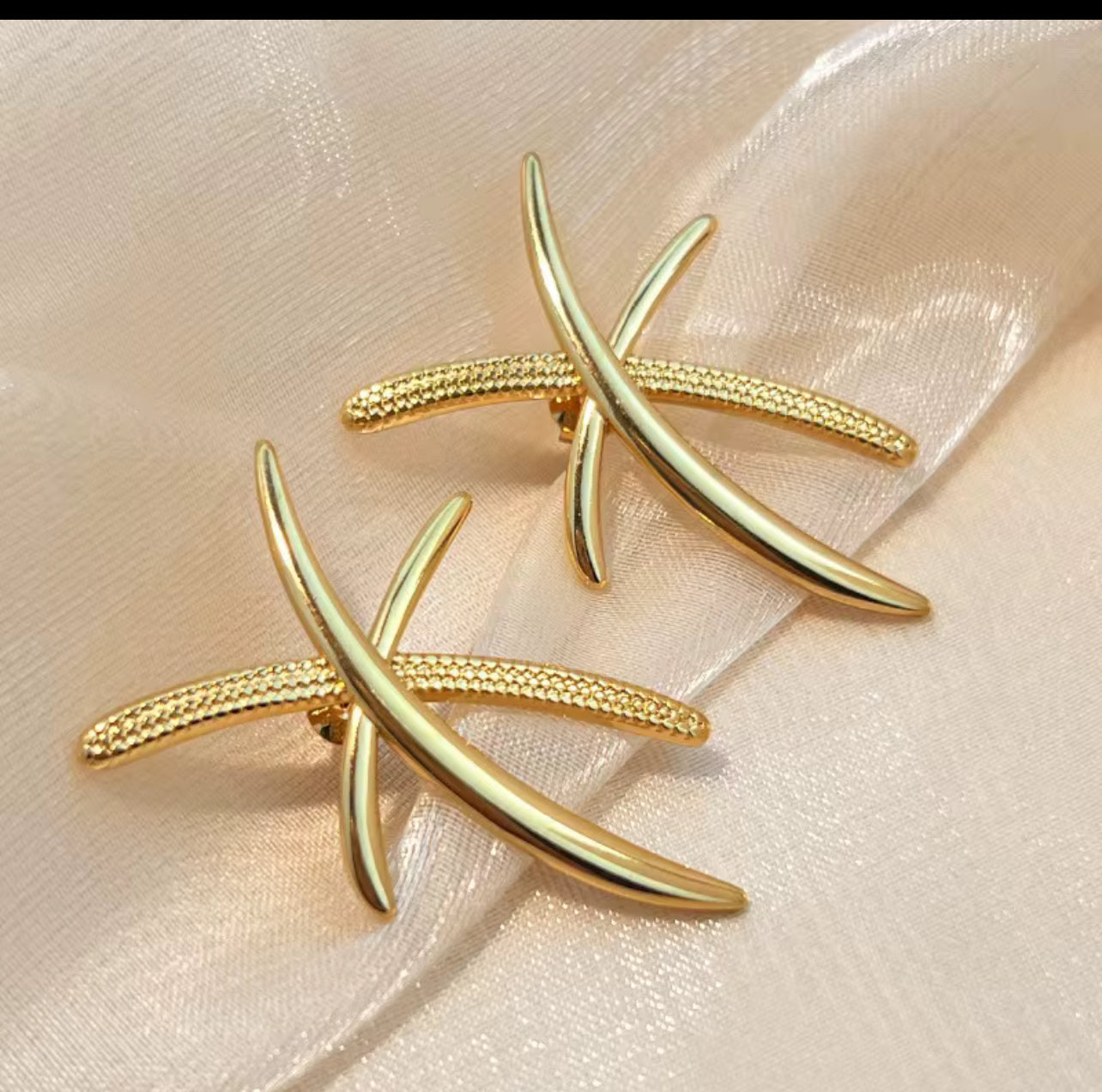 Charming heavy metal fan-shaped pearl 18K women's earrings, waterproof and non-fading stainless steel, wife gift